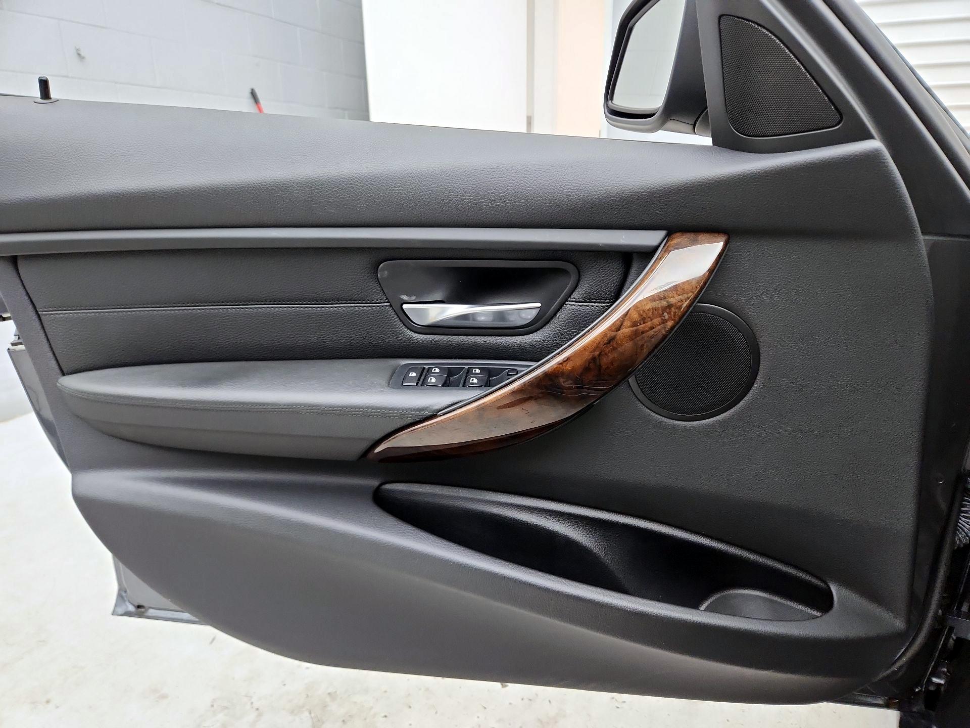 Thumbnail: 2015 BMW 3 Series - 12