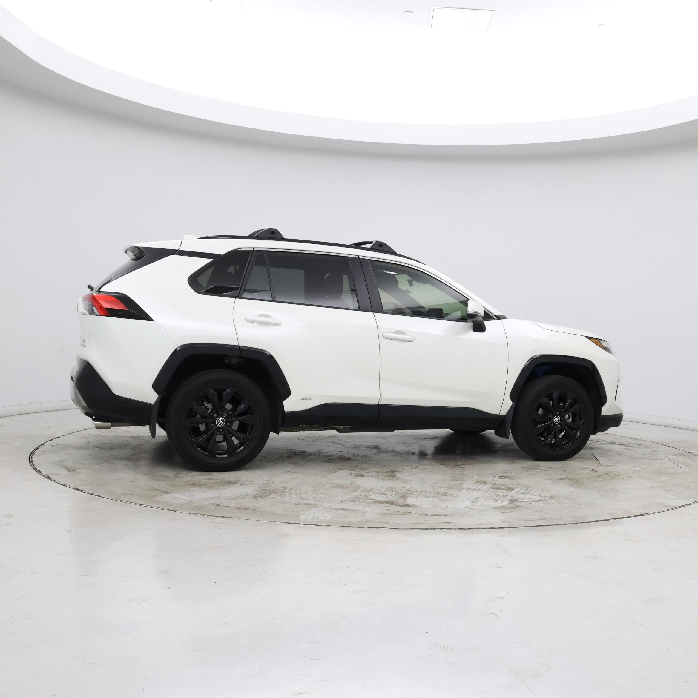 Thumbnail: 2022 Toyota RAV4 - 8