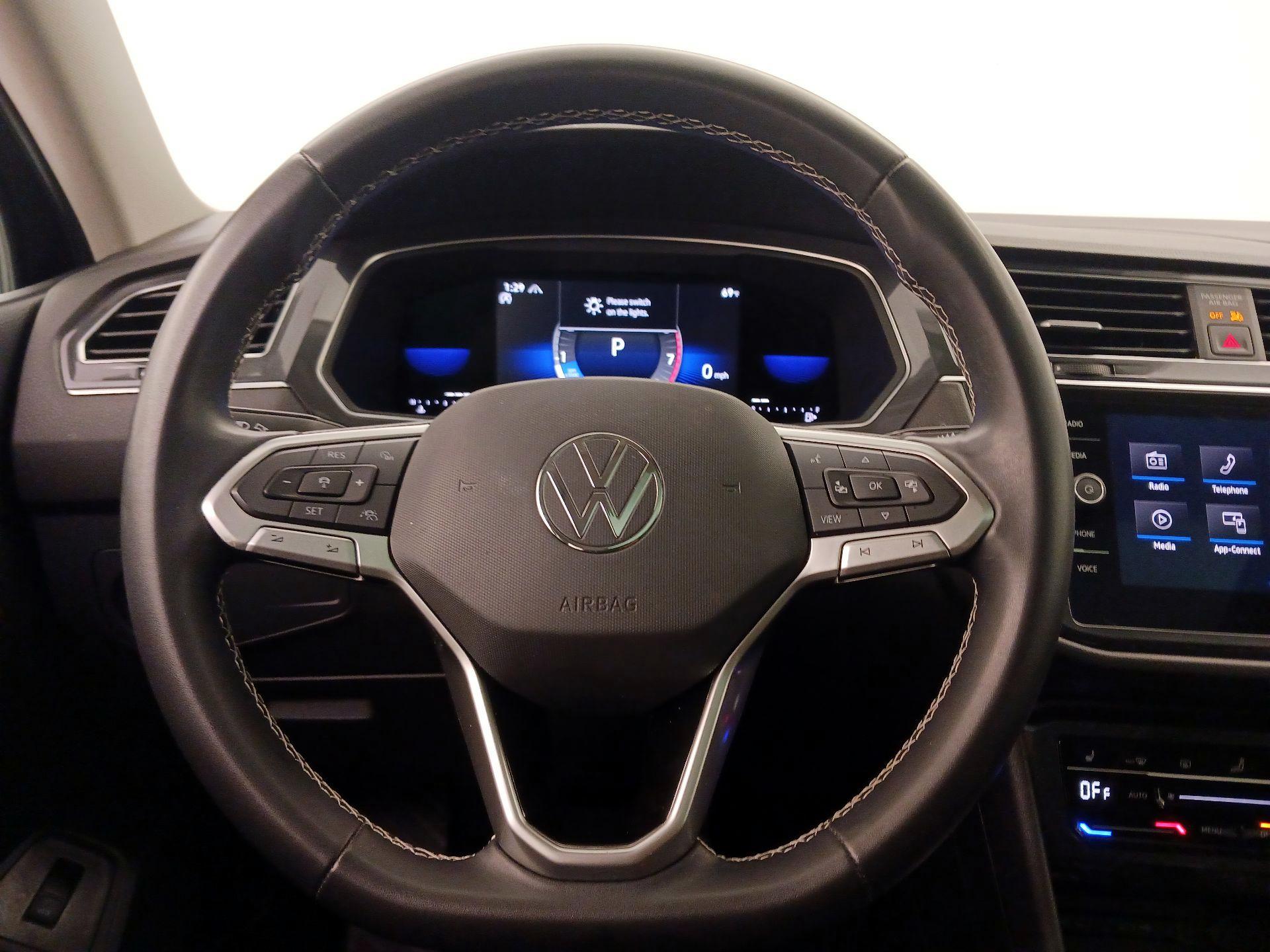 Thumbnail: 2022 Volkswagen Tiguan - 10