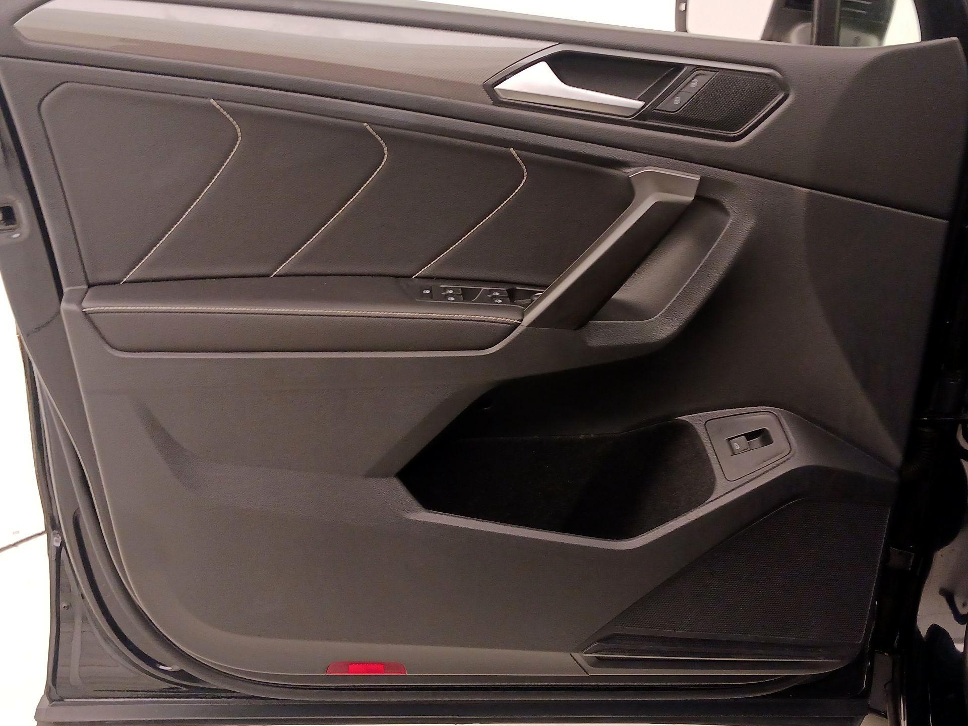 Thumbnail: 2022 Volkswagen Tiguan - 12