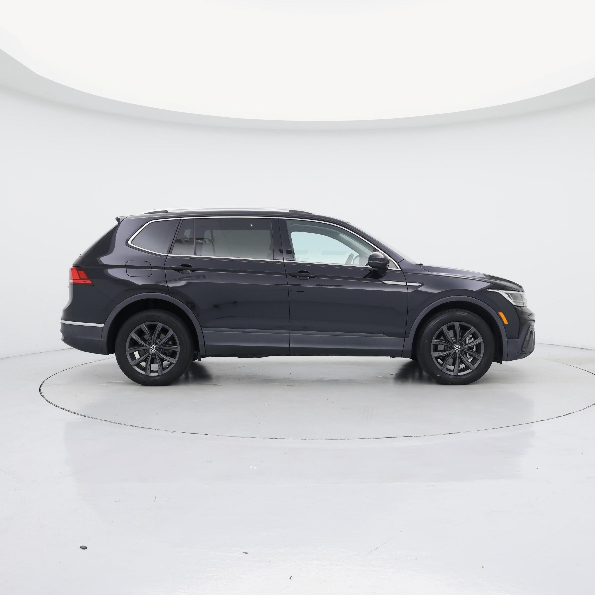 Thumbnail: 2022 Volkswagen Tiguan - 7