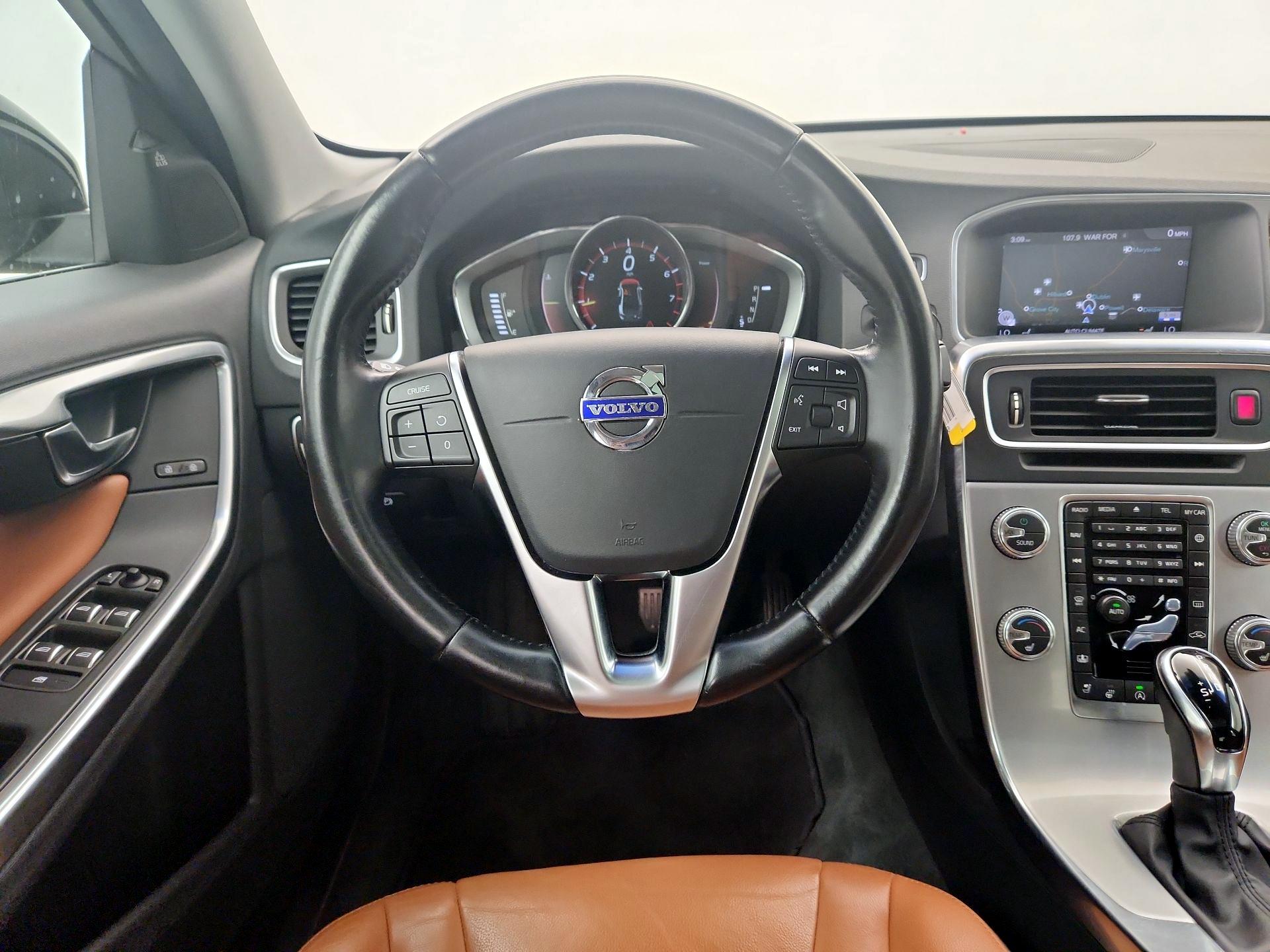 Thumbnail: 2018 Volvo S60 - 10