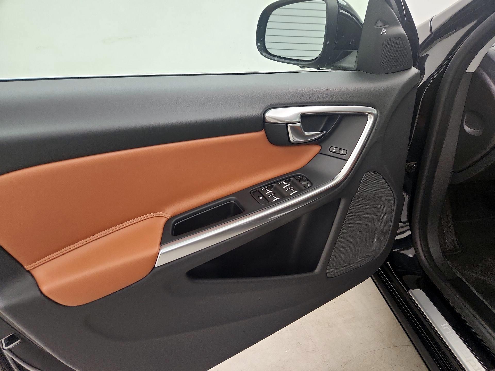 Thumbnail: 2018 Volvo S60 - 12