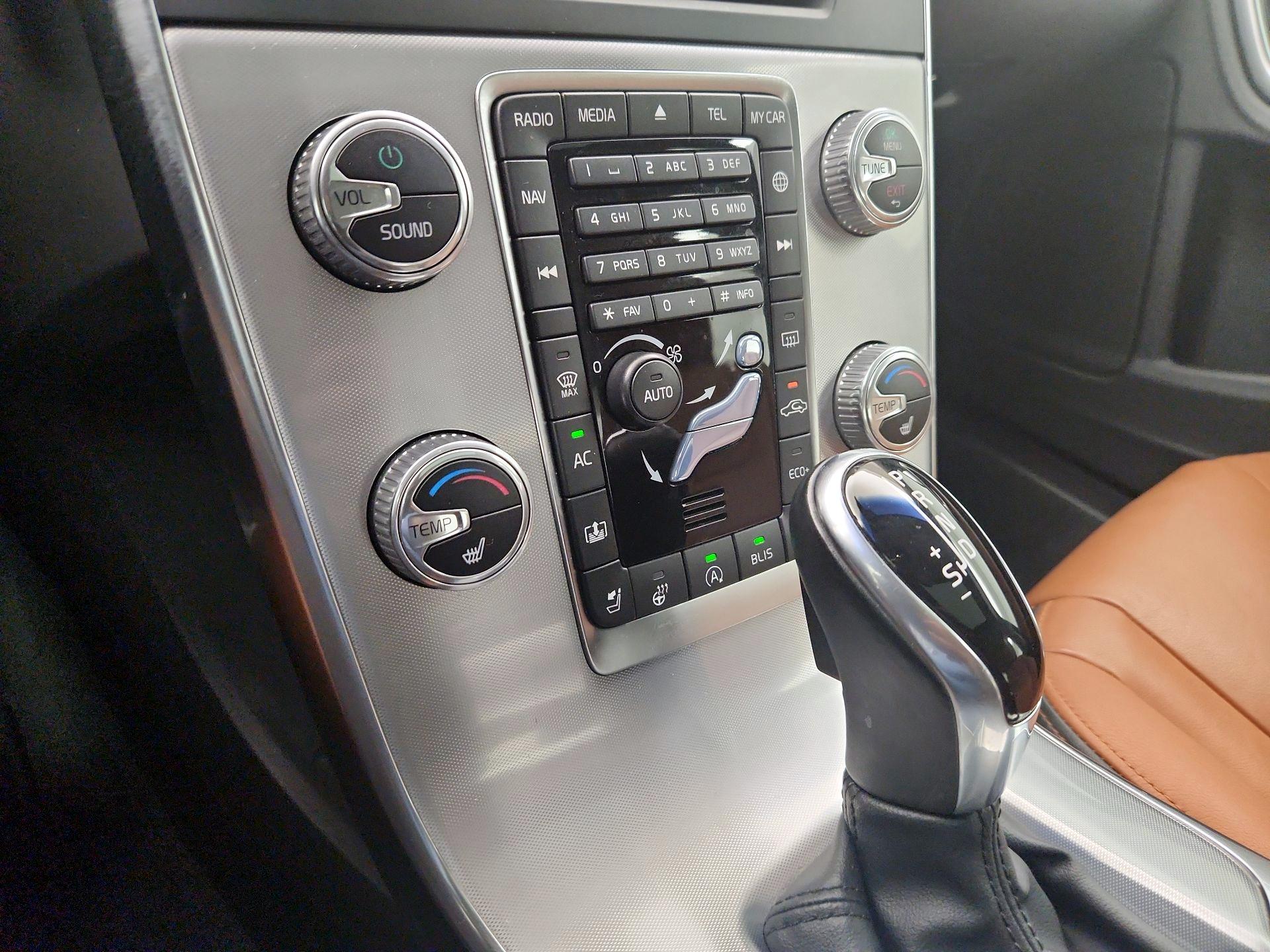 Thumbnail: 2018 Volvo S60 - 16