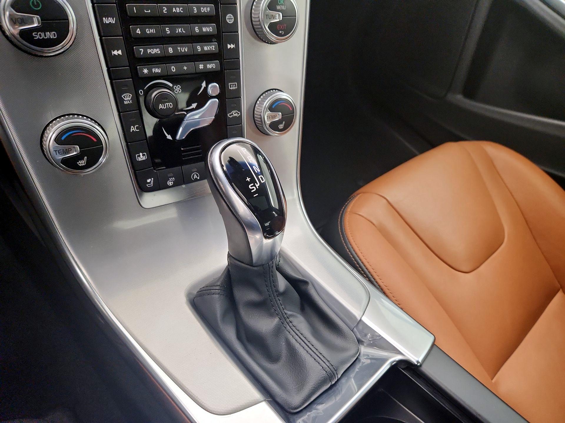 Thumbnail: 2018 Volvo S60 - 17
