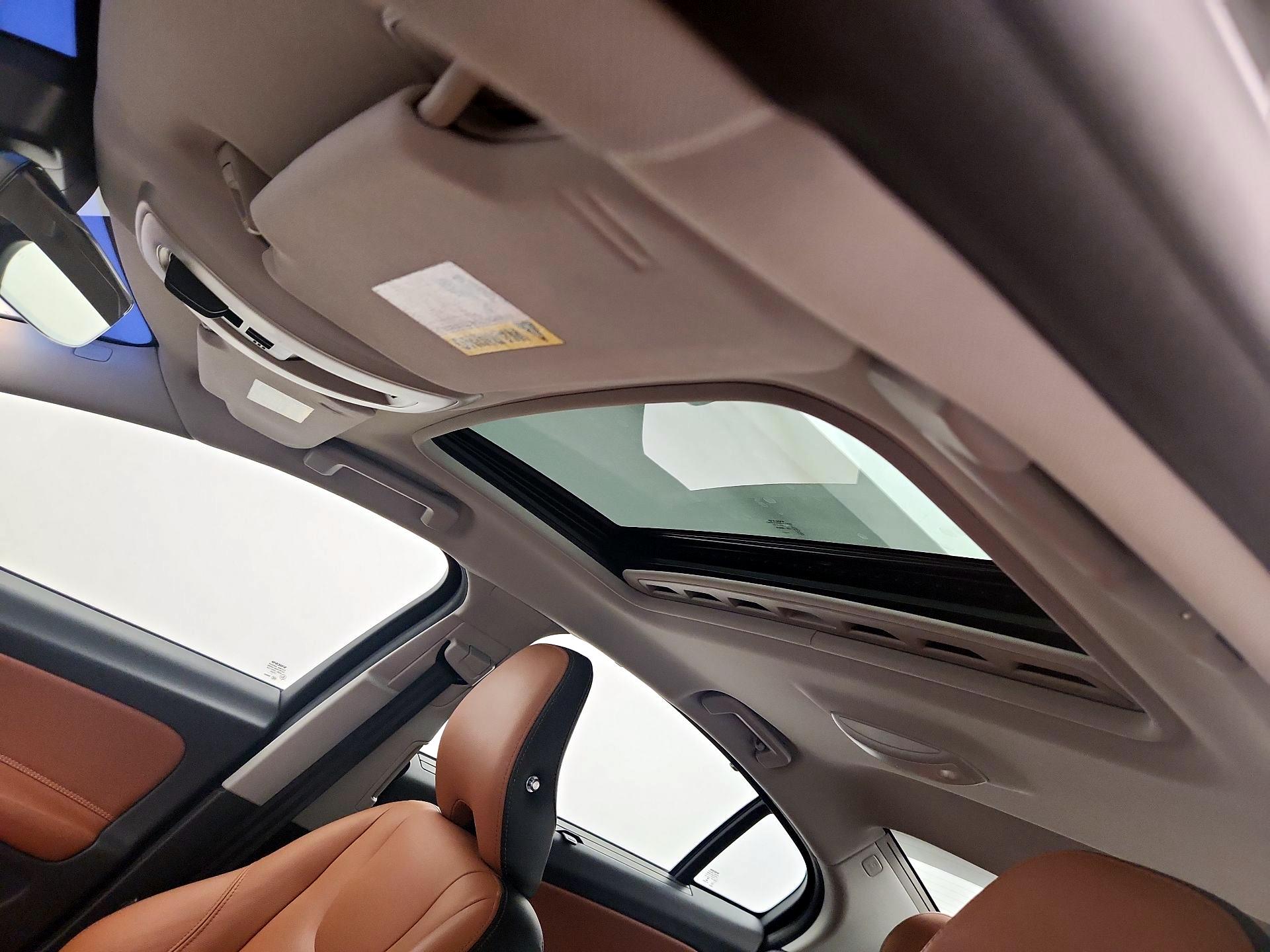 Thumbnail: 2018 Volvo S60 - 18