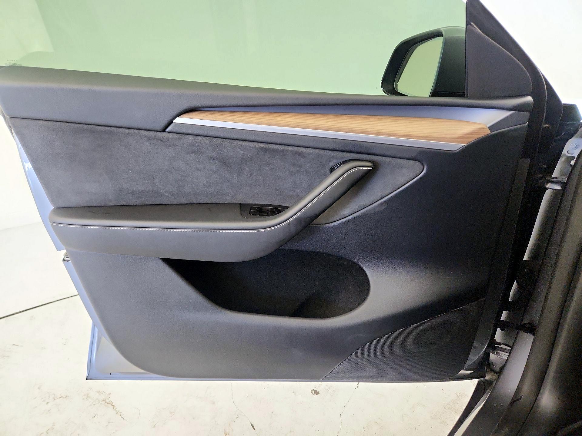 Thumbnail: 2022 Tesla Model 3 - 12