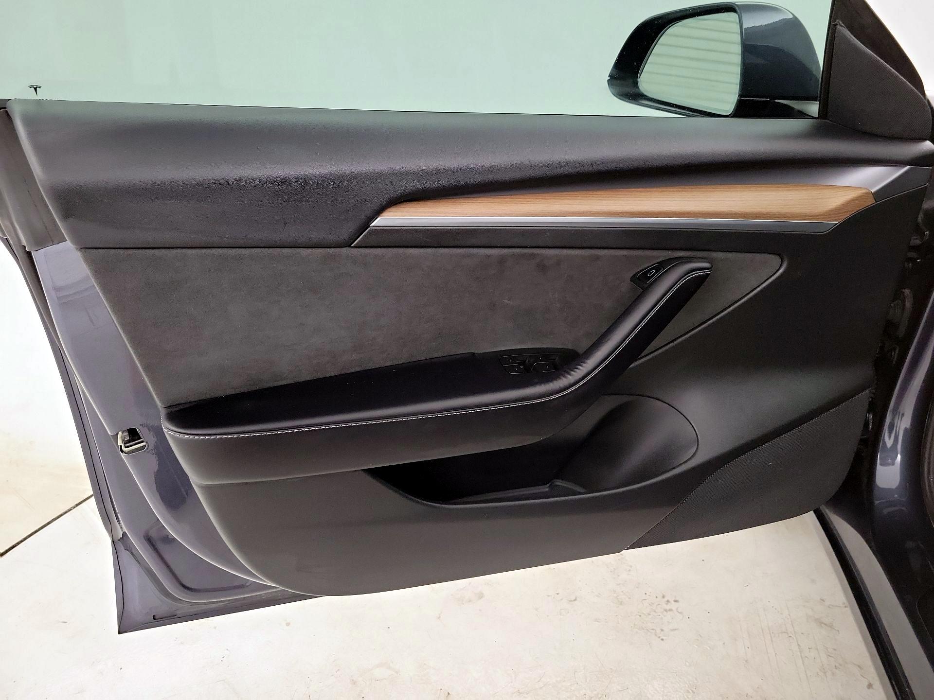 Thumbnail: 2023 Tesla Model 3 - 12