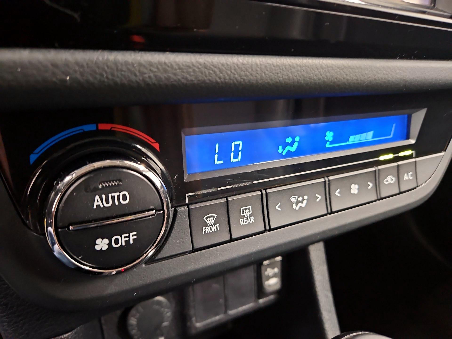 Thumbnail: 2016 Toyota Corolla - 16