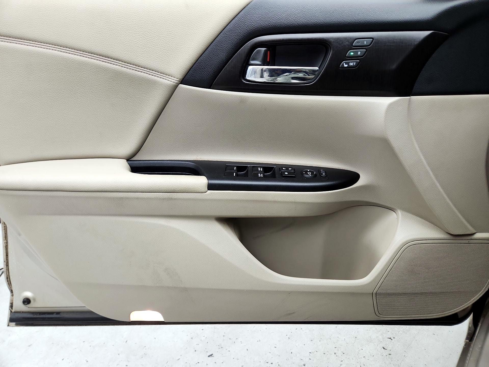 Thumbnail: 2015 Honda Accord - 12
