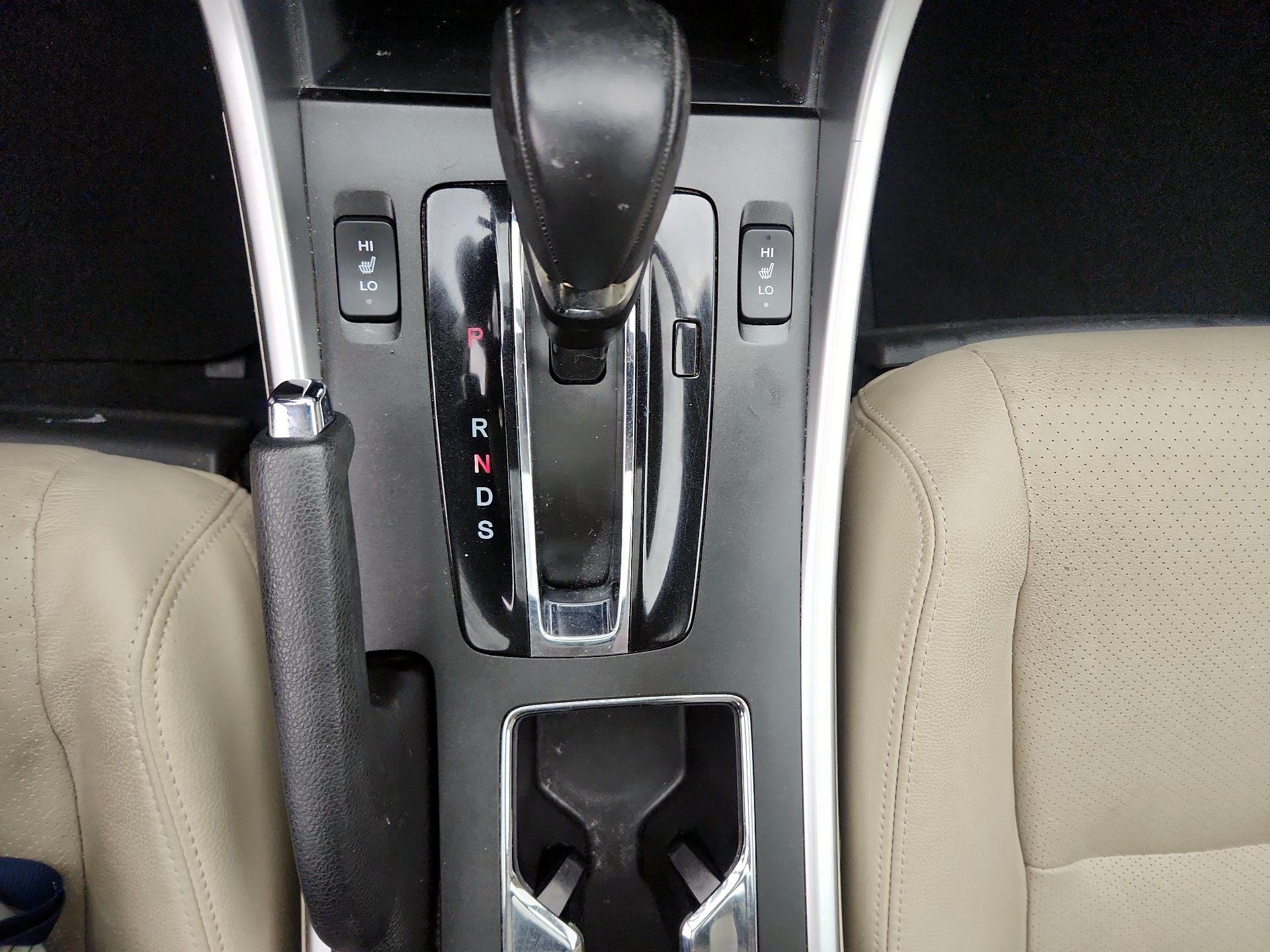 Thumbnail: 2015 Honda Accord - 17