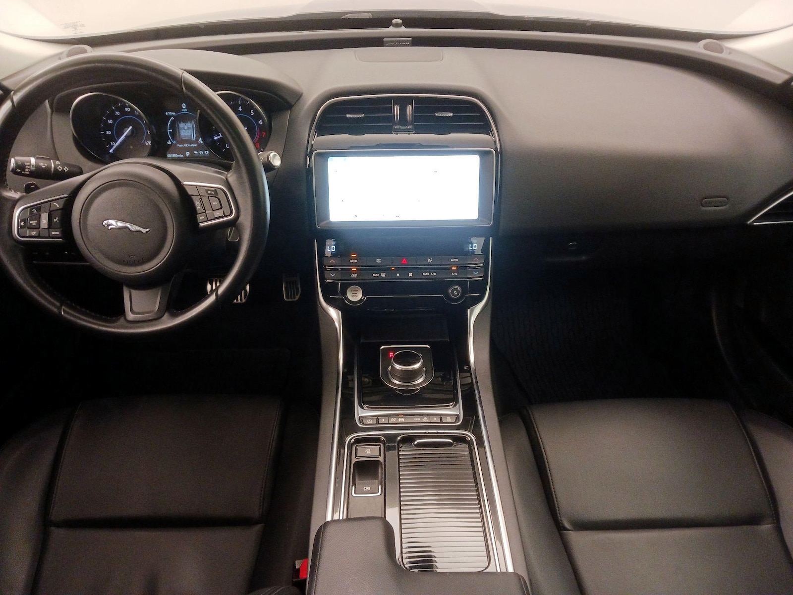 2019 Jaguar XE Premium - Photo 10