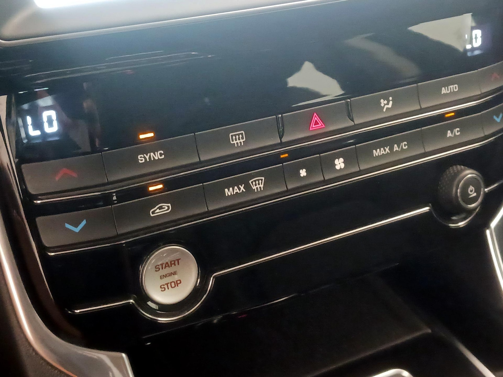2019 Jaguar XE Premium - Photo 18