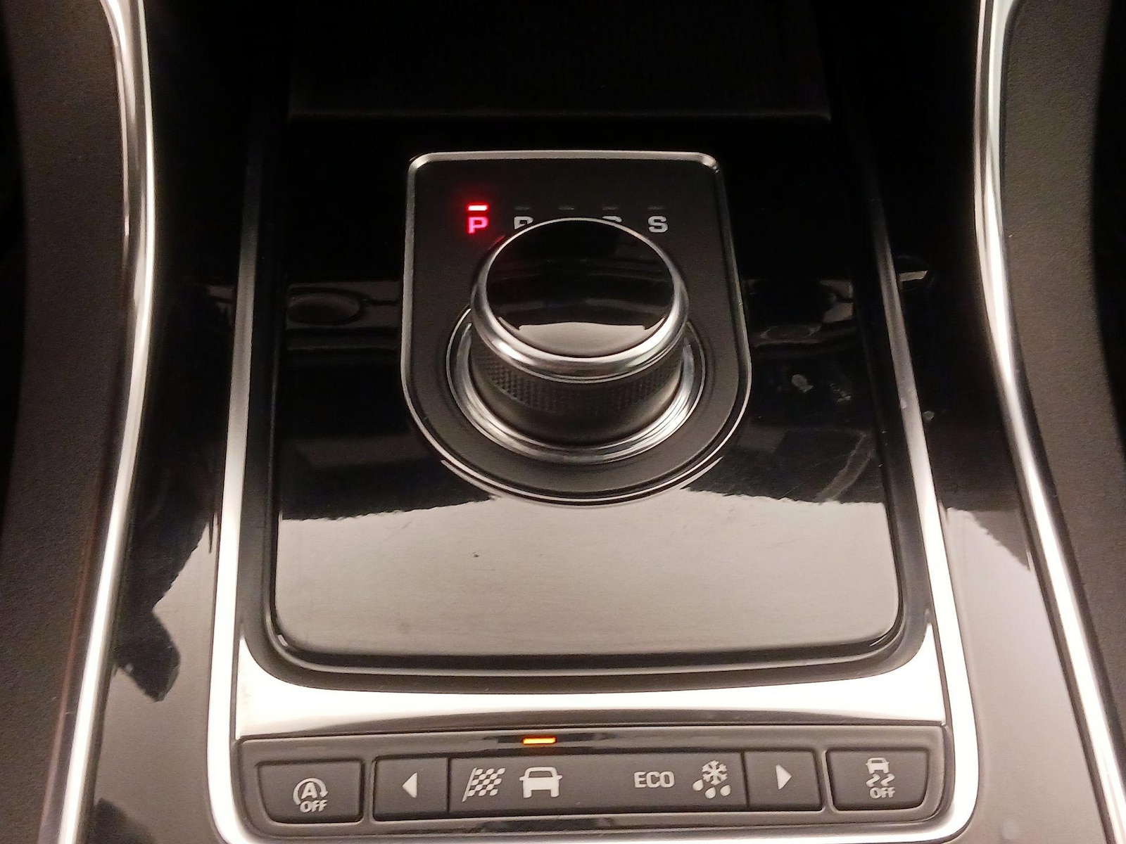 2019 Jaguar XE Premium - Photo 19