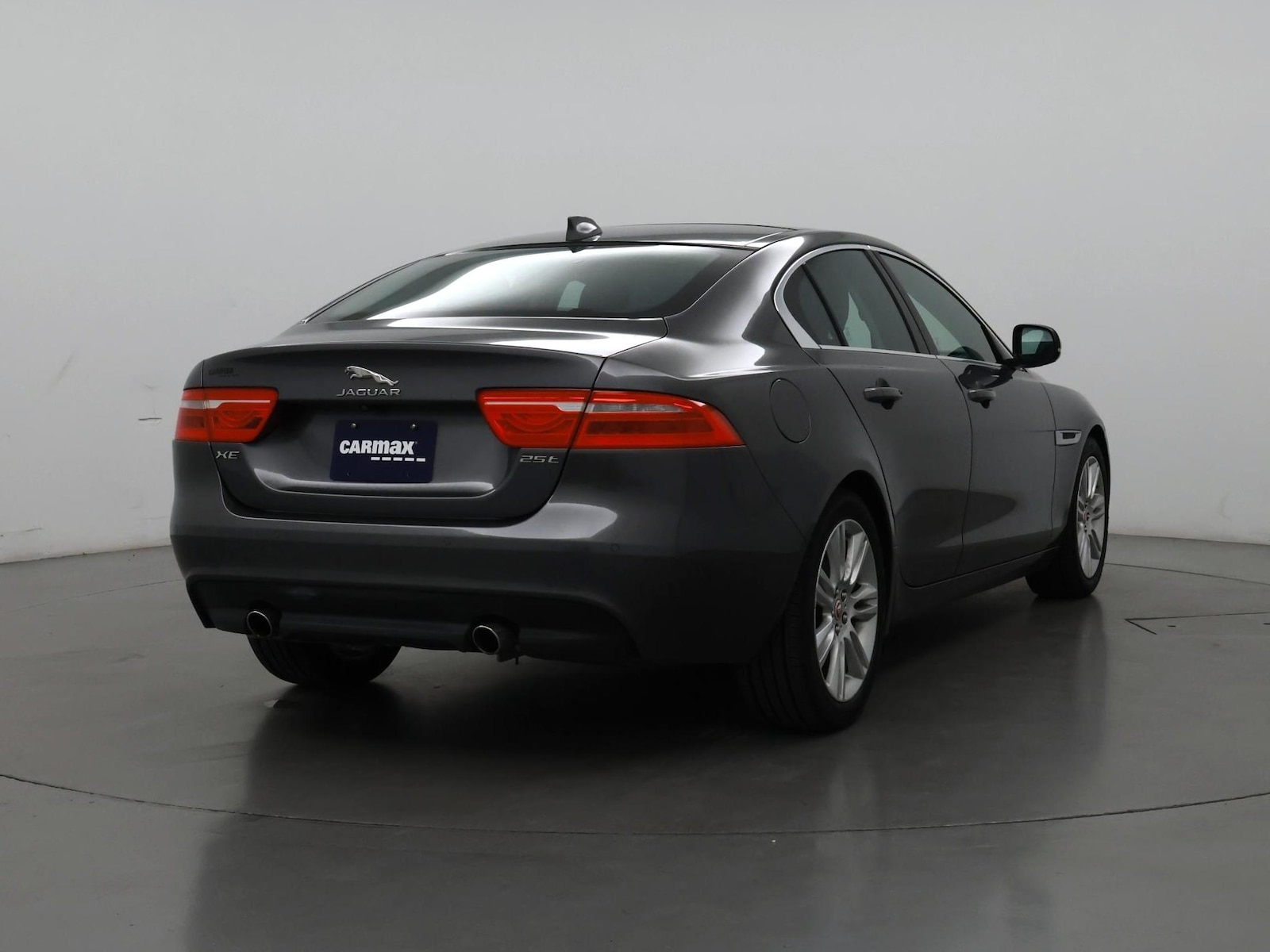 2019 Jaguar XE Premium - Photo 9