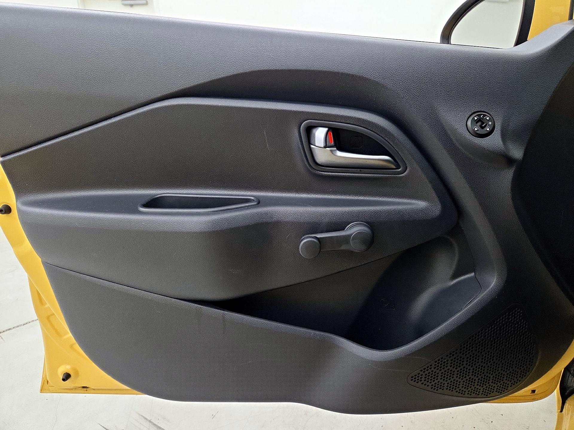 Thumbnail: 2016 Kia Rio - 12