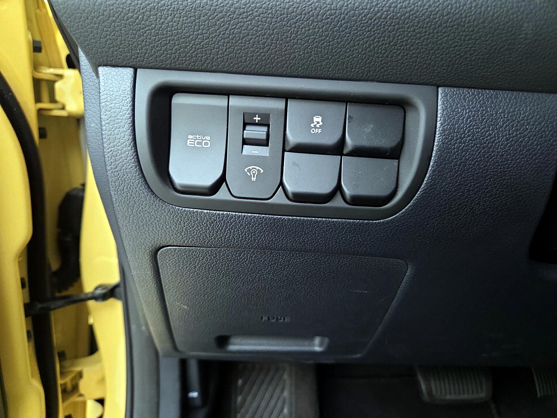Thumbnail: 2016 Kia Rio - 13