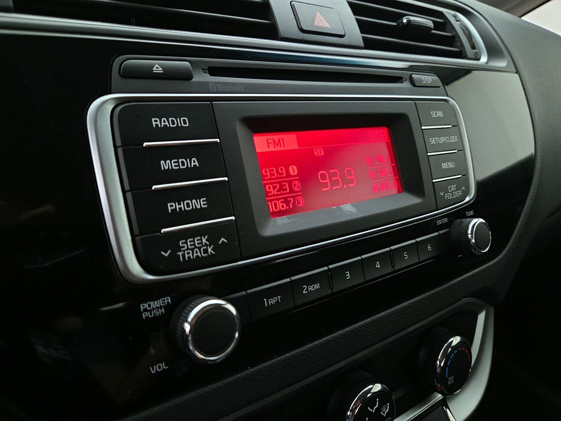 Thumbnail: 2016 Kia Rio - 14