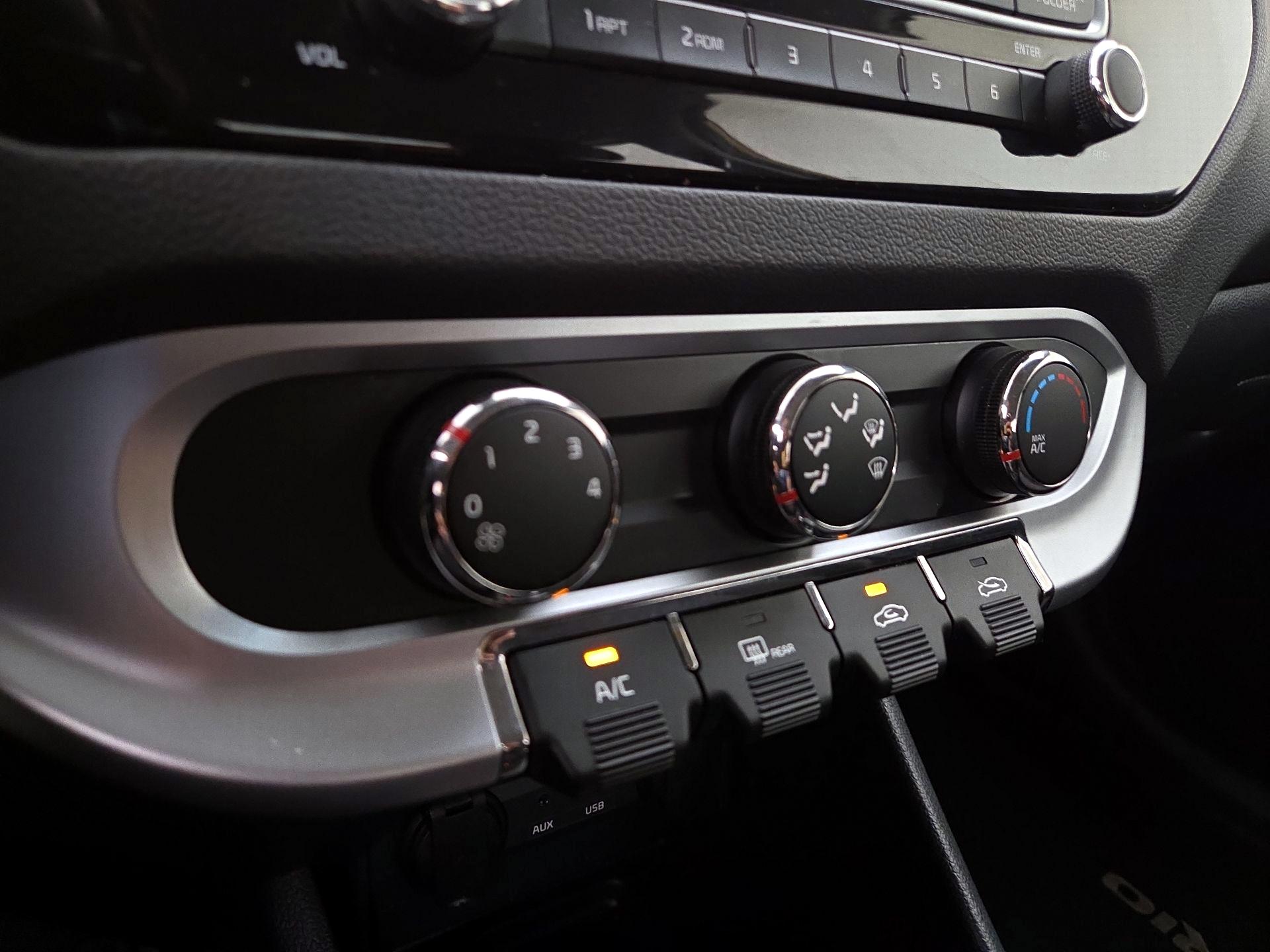Thumbnail: 2016 Kia Rio - 15