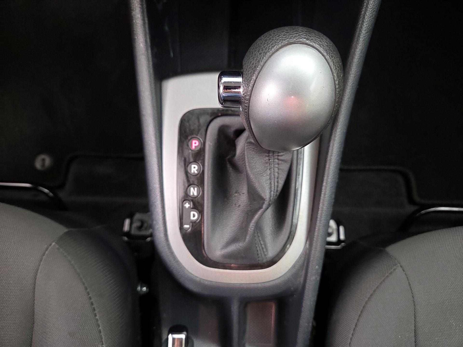 Thumbnail: 2016 Kia Rio - 16