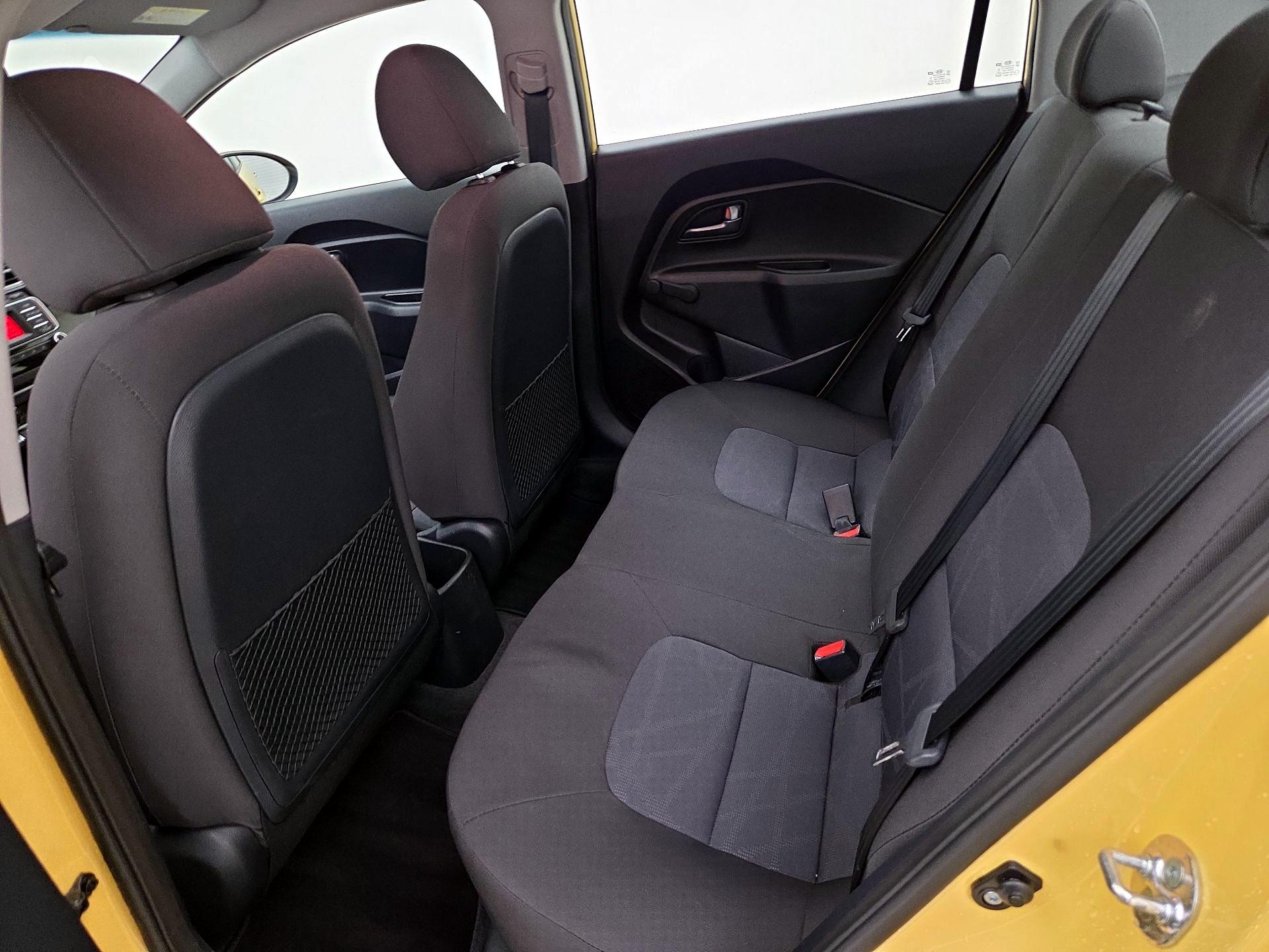 Thumbnail: 2016 Kia Rio - 18