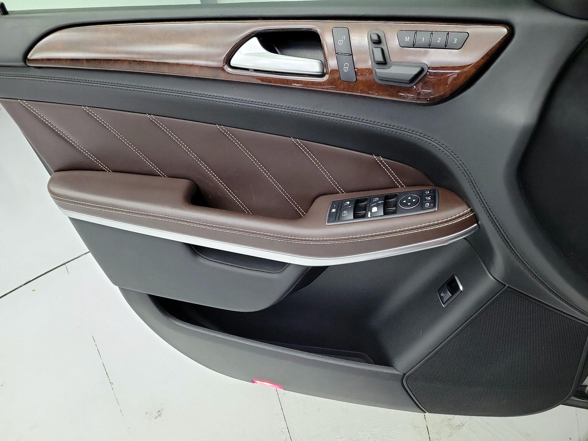 Thumbnail: 2016 Mercedes-Benz GL-Class - 12