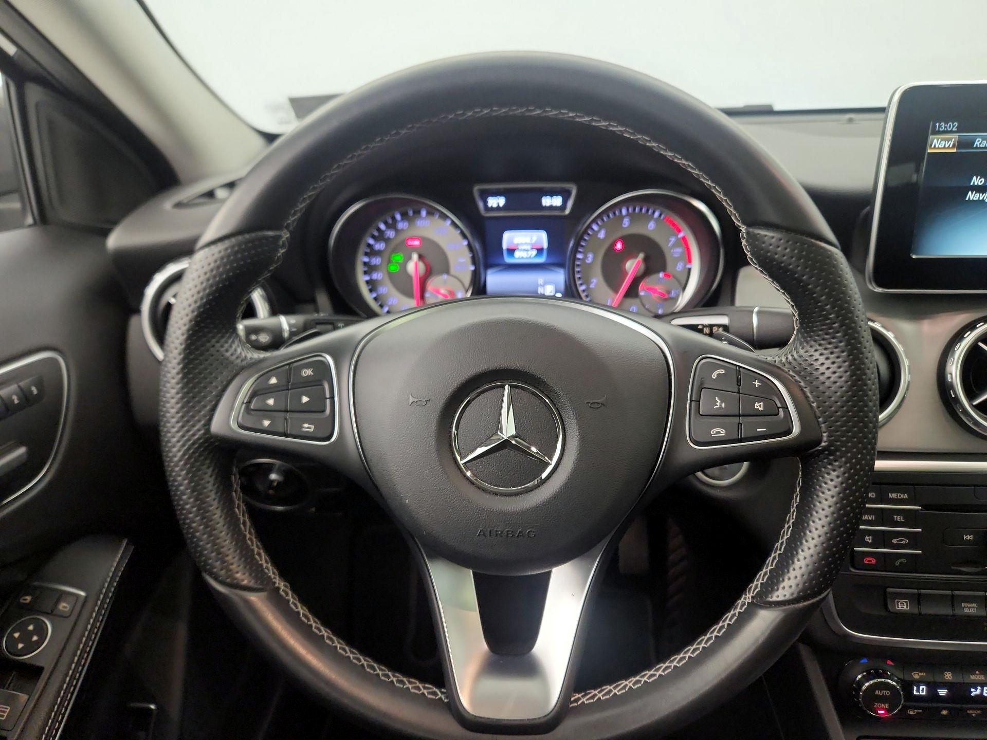 Thumbnail: 2016 Mercedes-Benz GLA - 10
