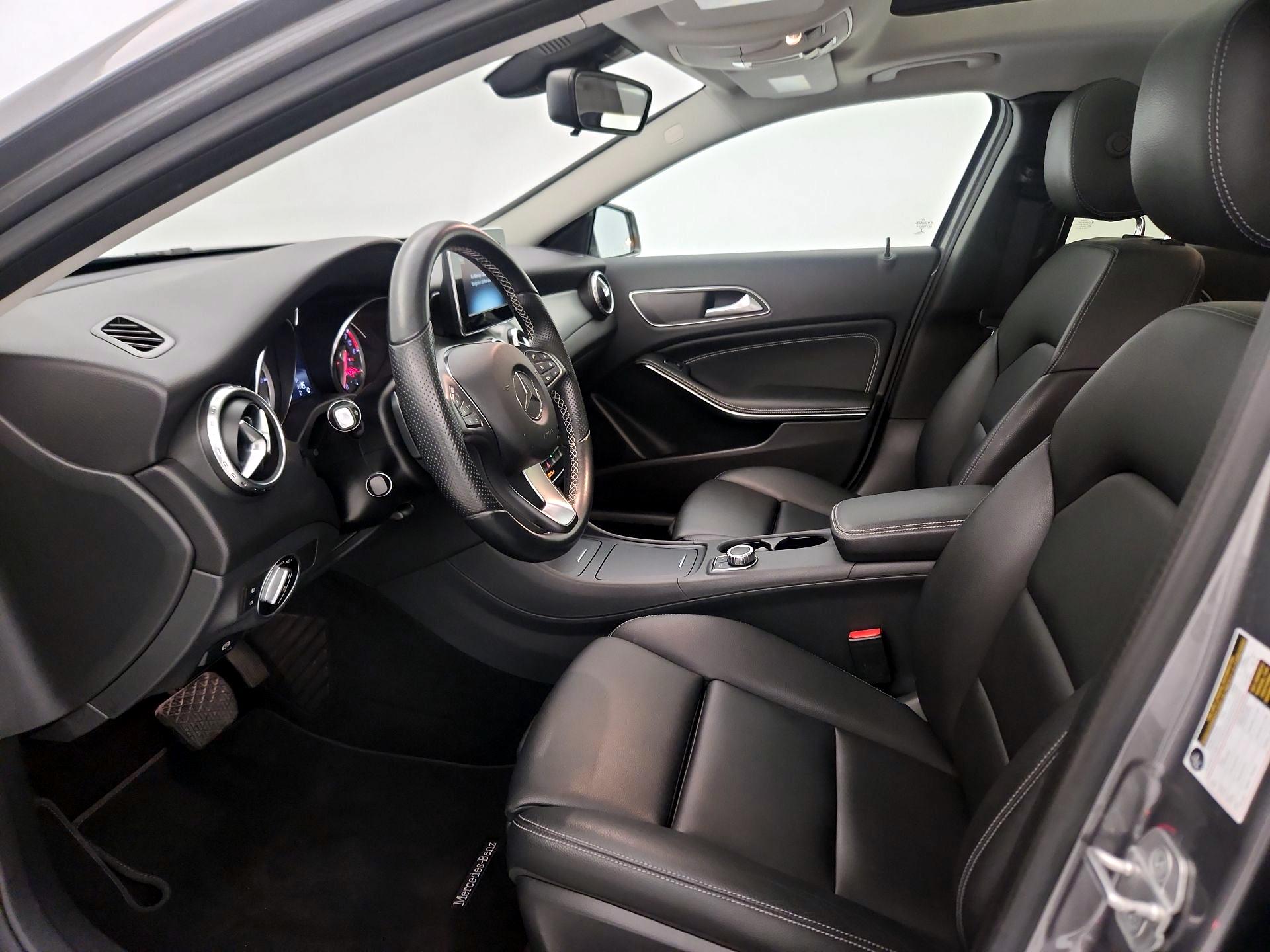 Thumbnail: 2016 Mercedes-Benz GLA - 11