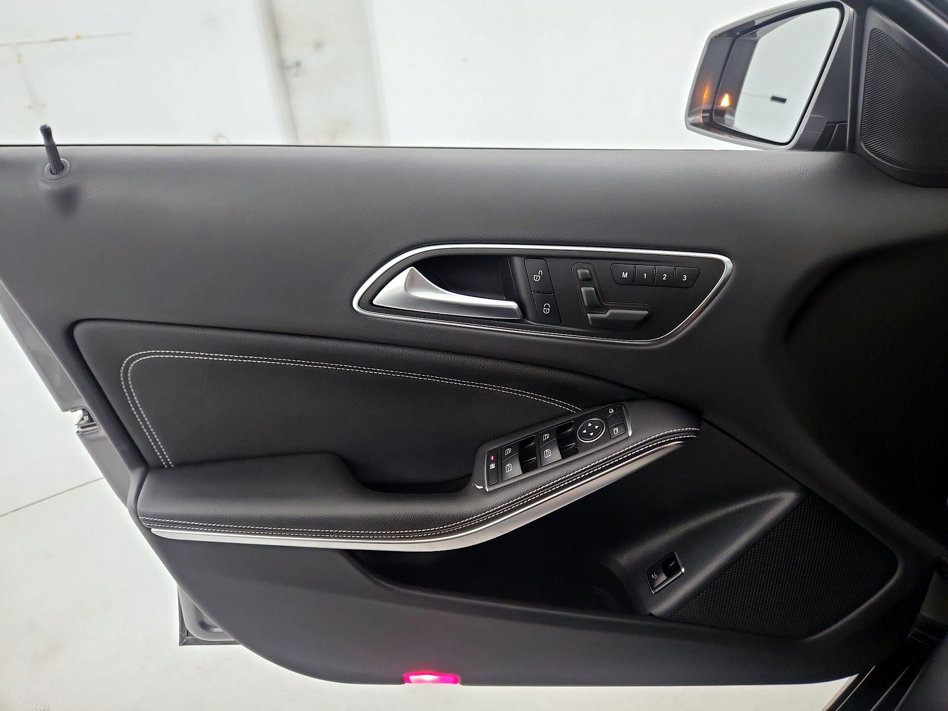 Thumbnail: 2016 Mercedes-Benz GLA - 12