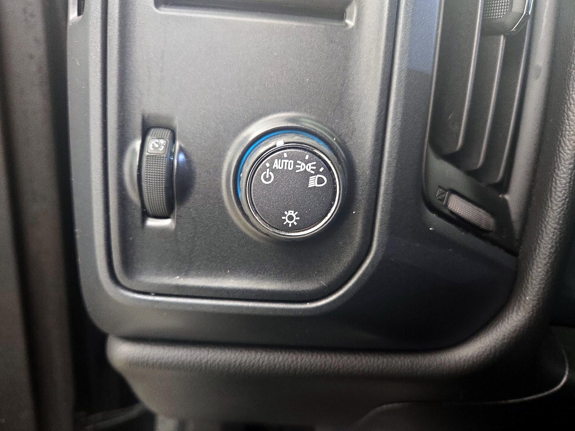 Thumbnail: 2018 Chevrolet Silverado 1500 - 13