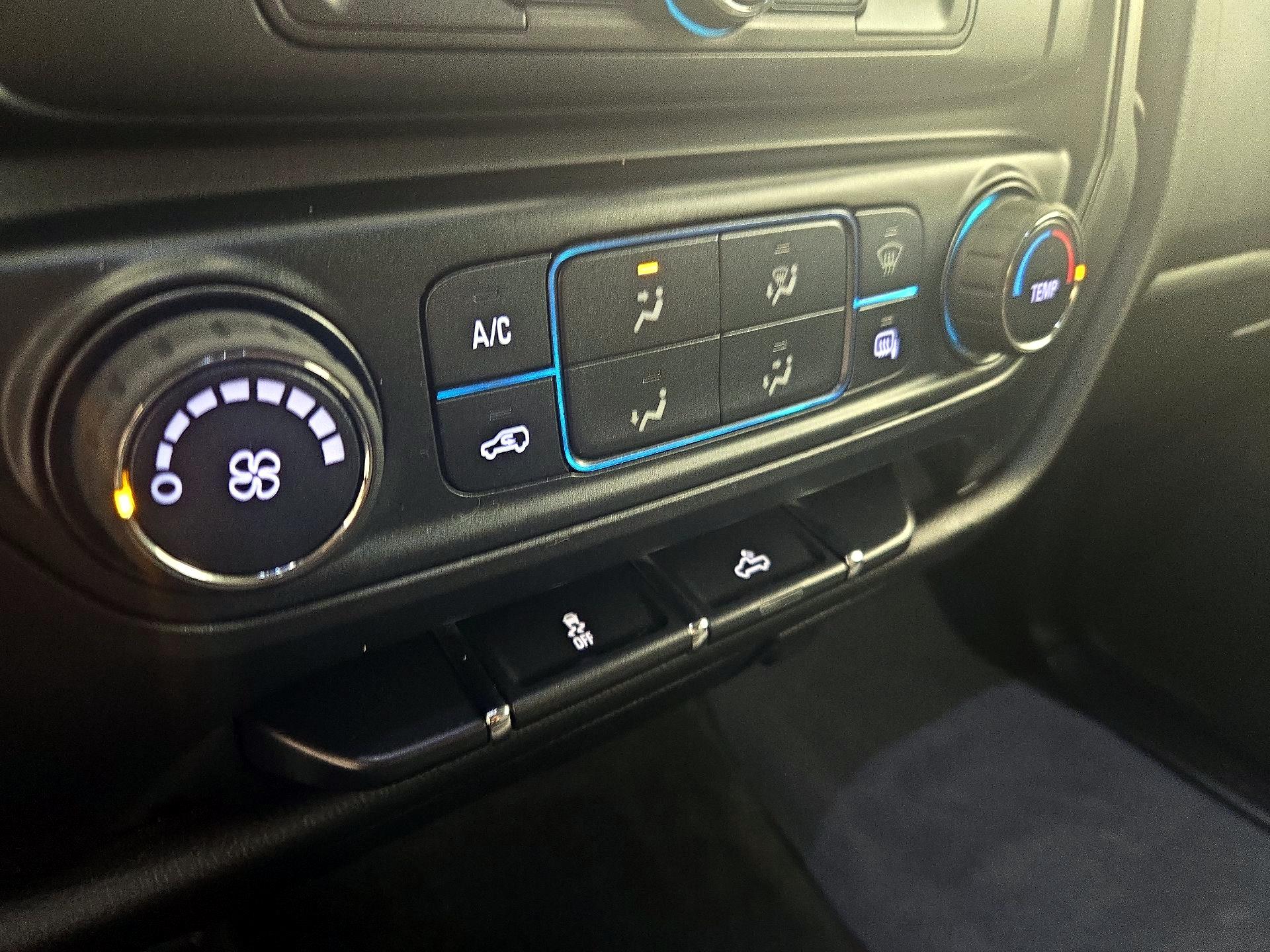 Thumbnail: 2018 Chevrolet Silverado 1500 - 16