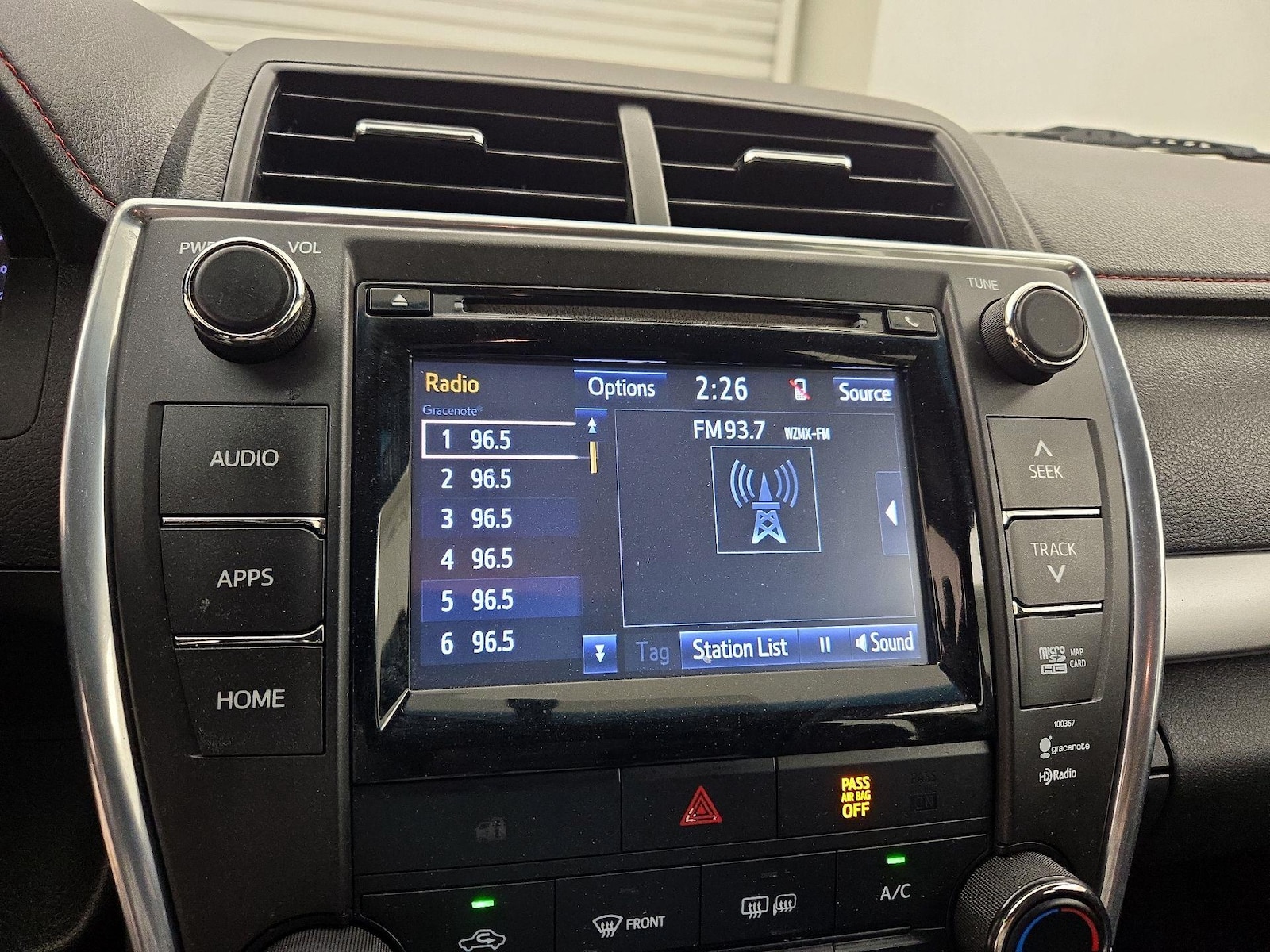 2015 Toyota Camry SE - Photo 16