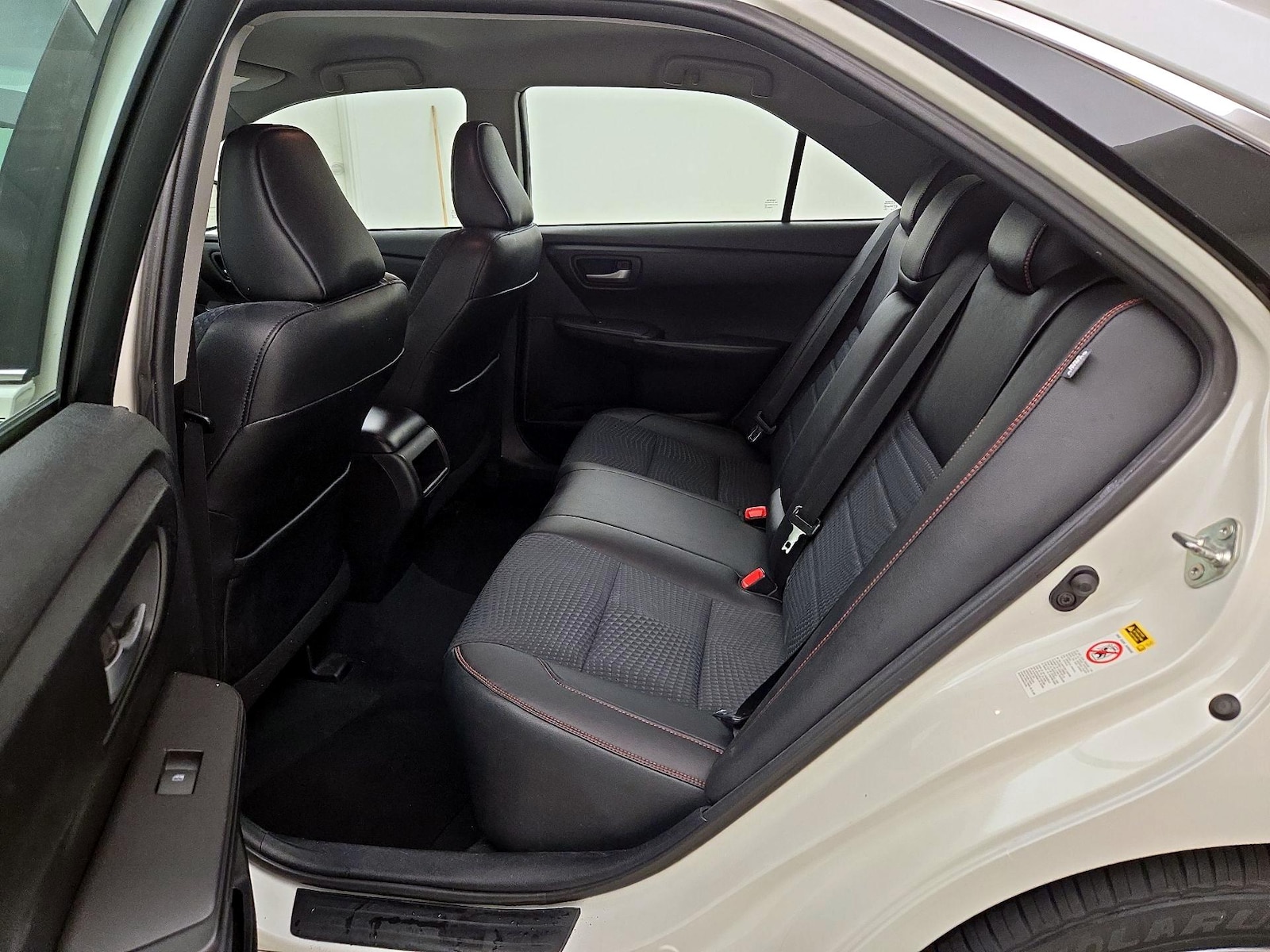 2015 Toyota Camry SE - Photo 20