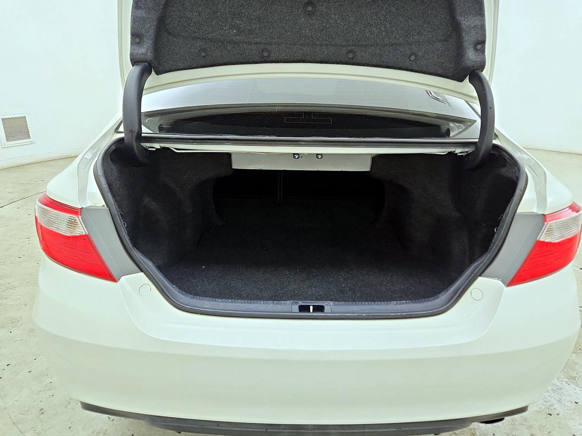 Thumbnail: 2015 Toyota Camry - 20