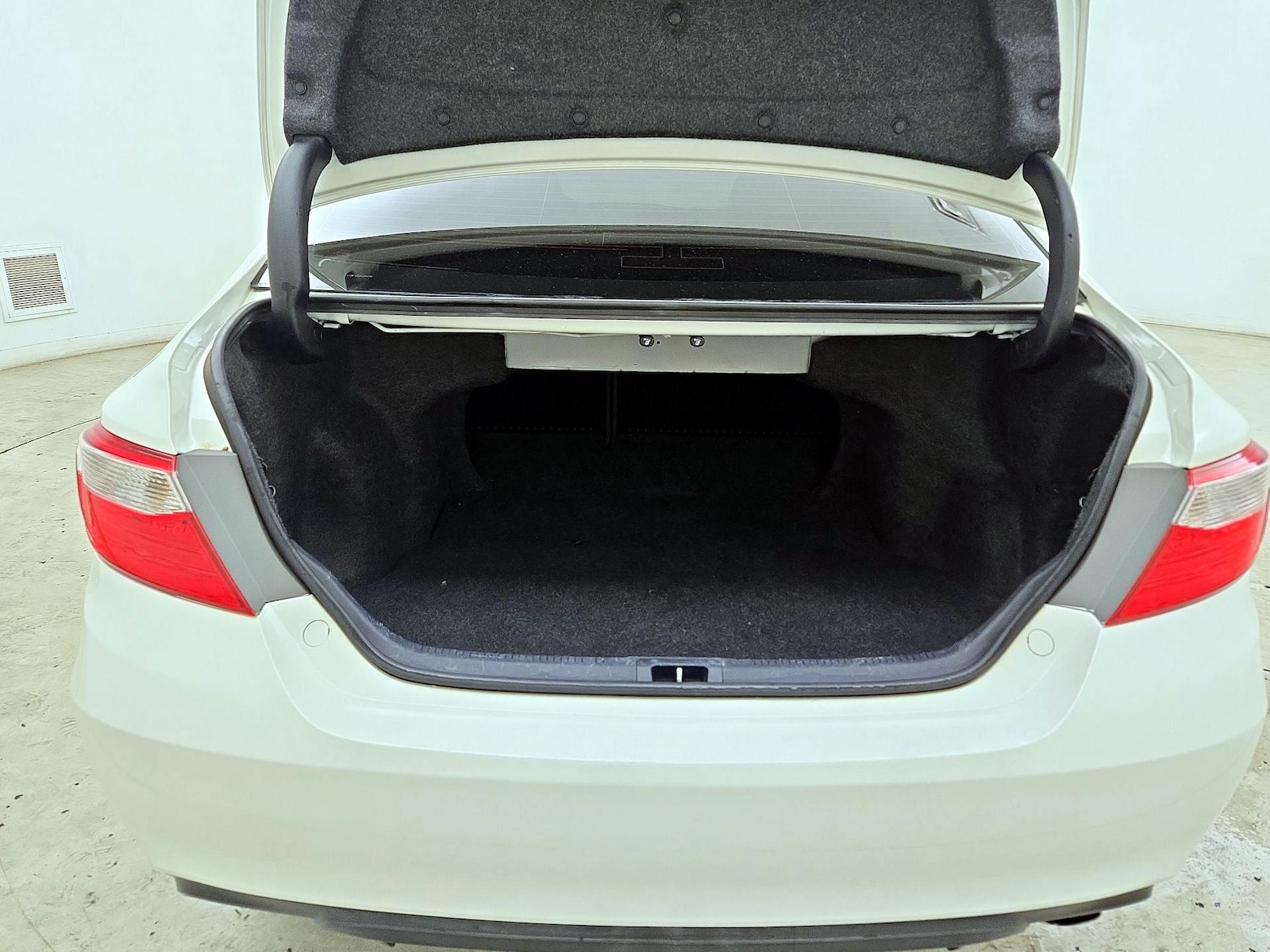 2015 Toyota Camry SE - Photo 21