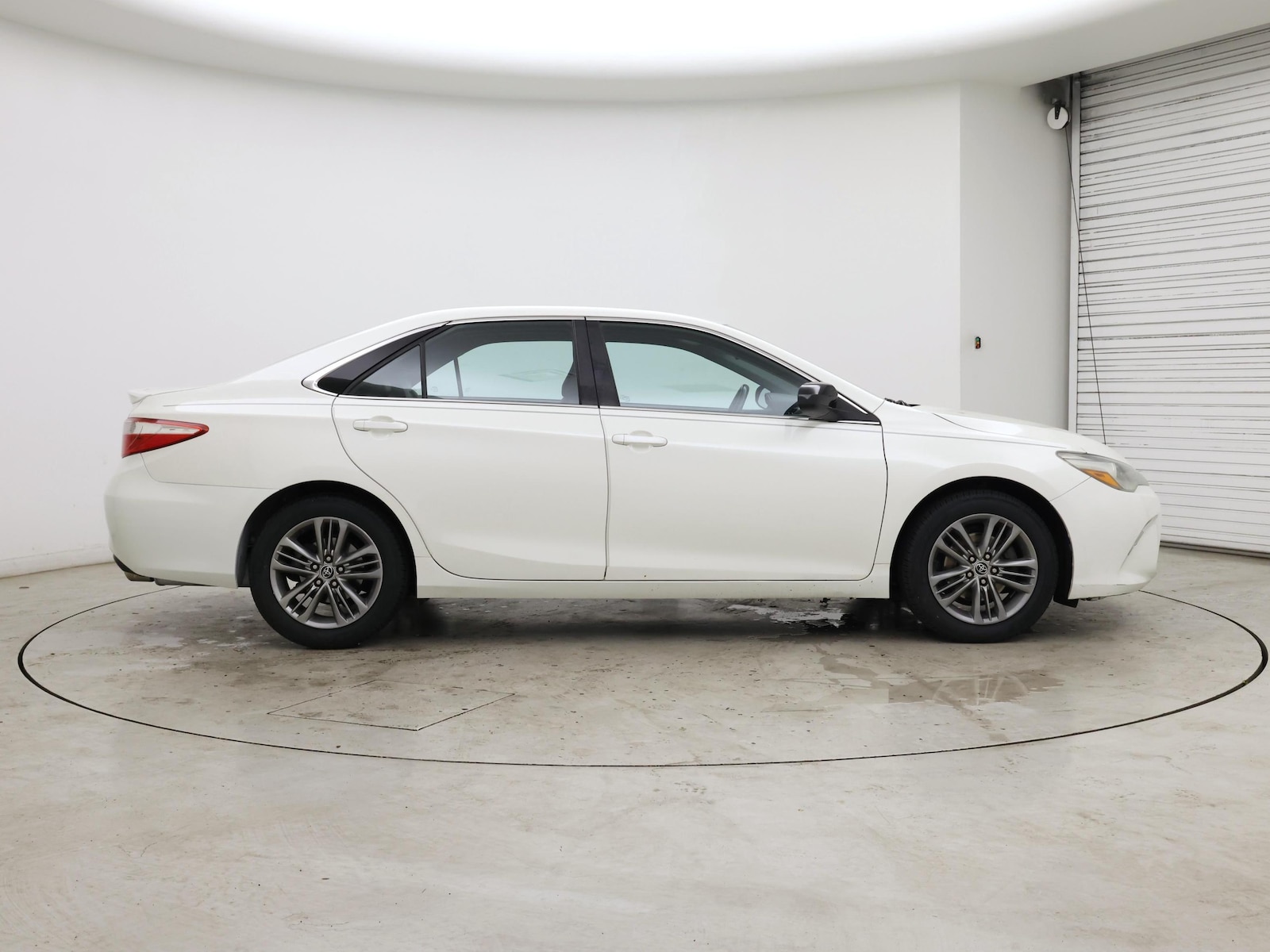 2015 Toyota Camry SE - Photo 8