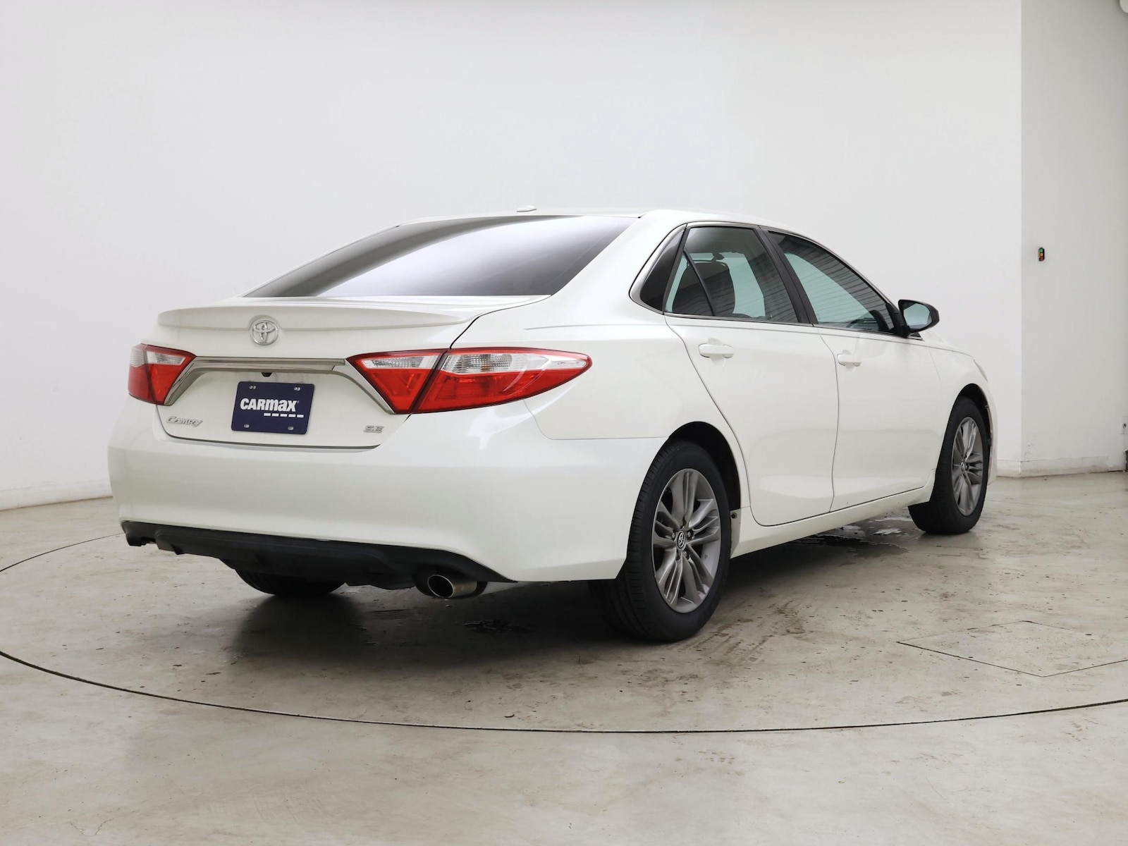 2015 Toyota Camry SE - Photo 9