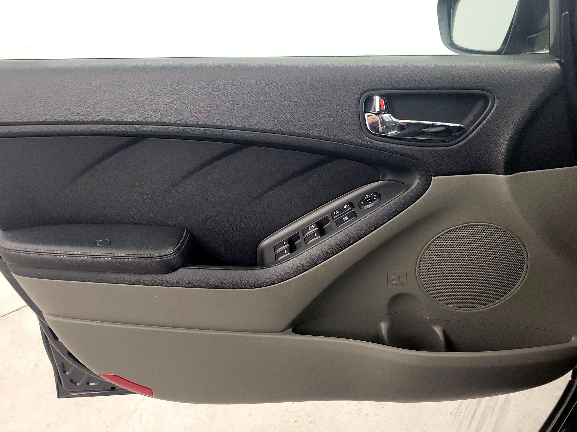 Thumbnail: 2015 Kia Forte - 12