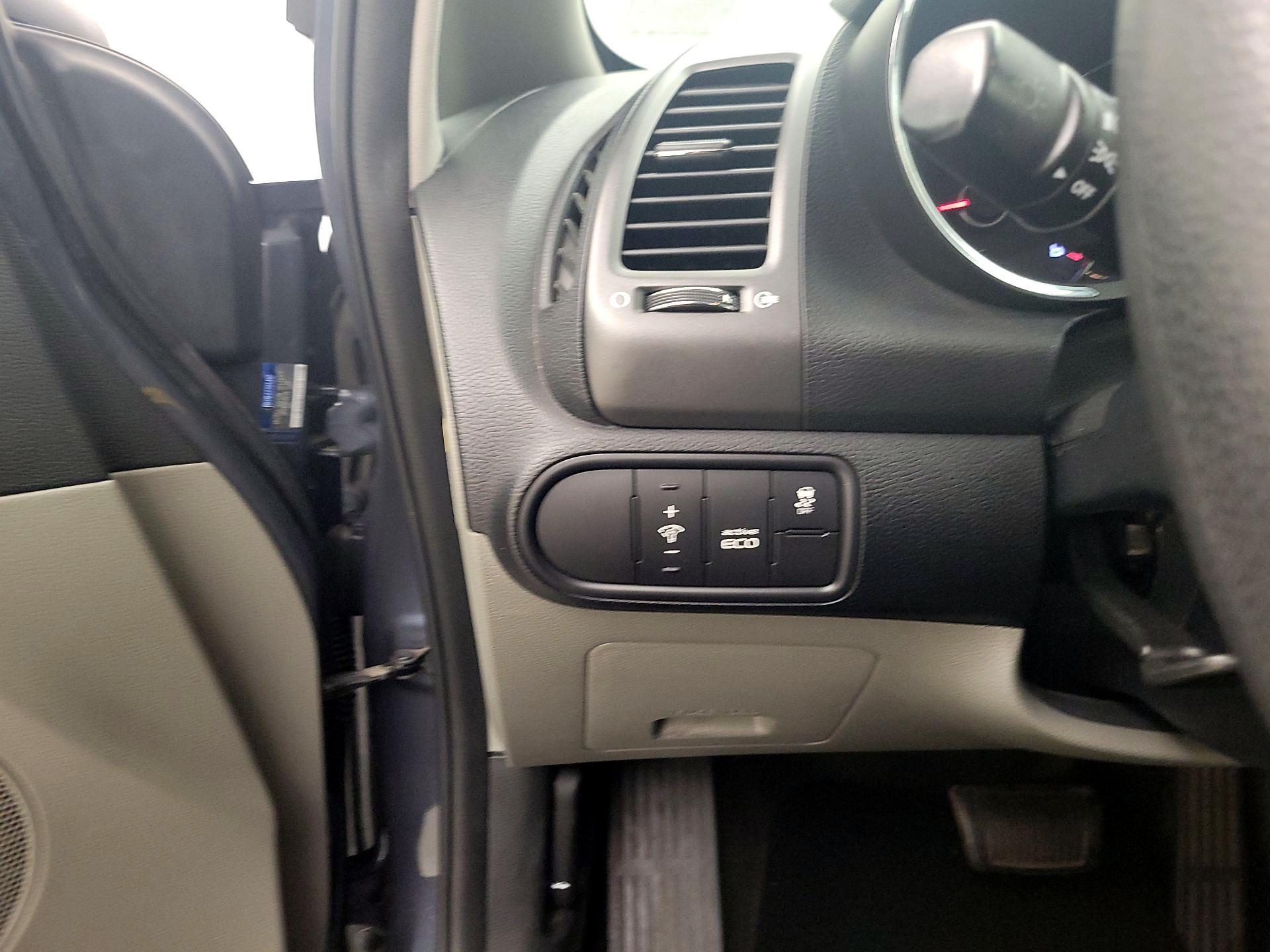 Thumbnail: 2015 Kia Forte - 13