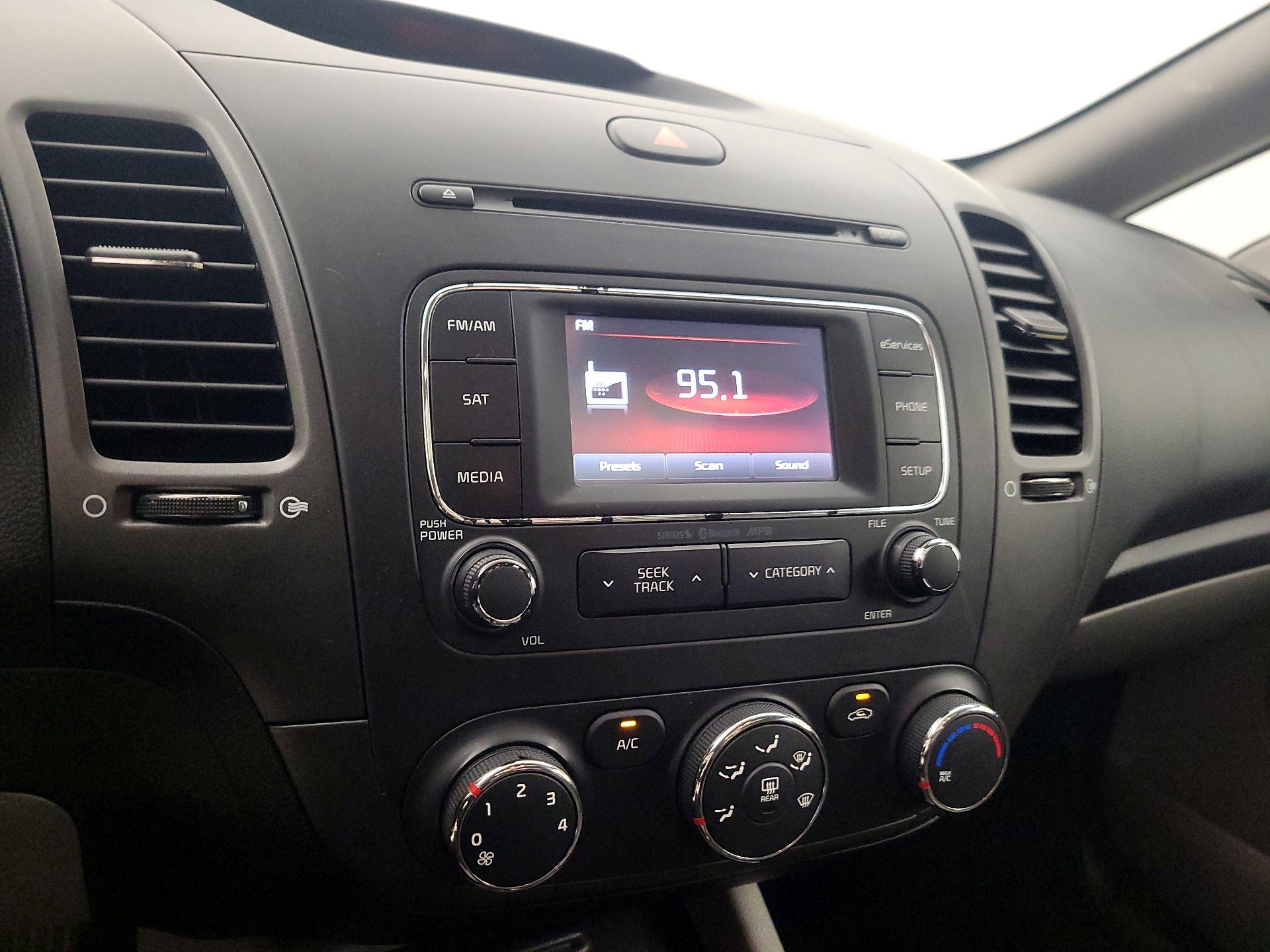 Thumbnail: 2015 Kia Forte - 15