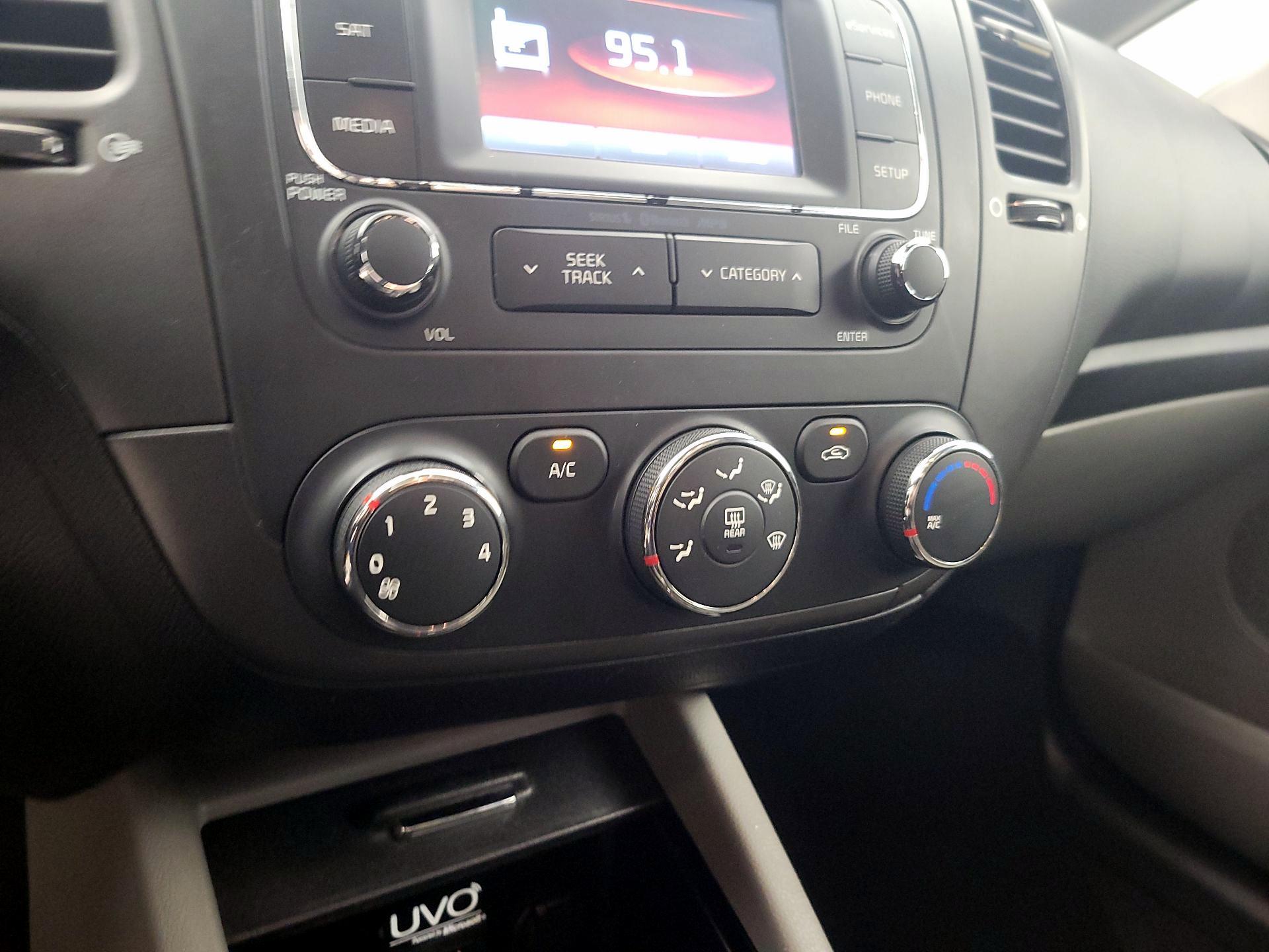 Thumbnail: 2015 Kia Forte - 16