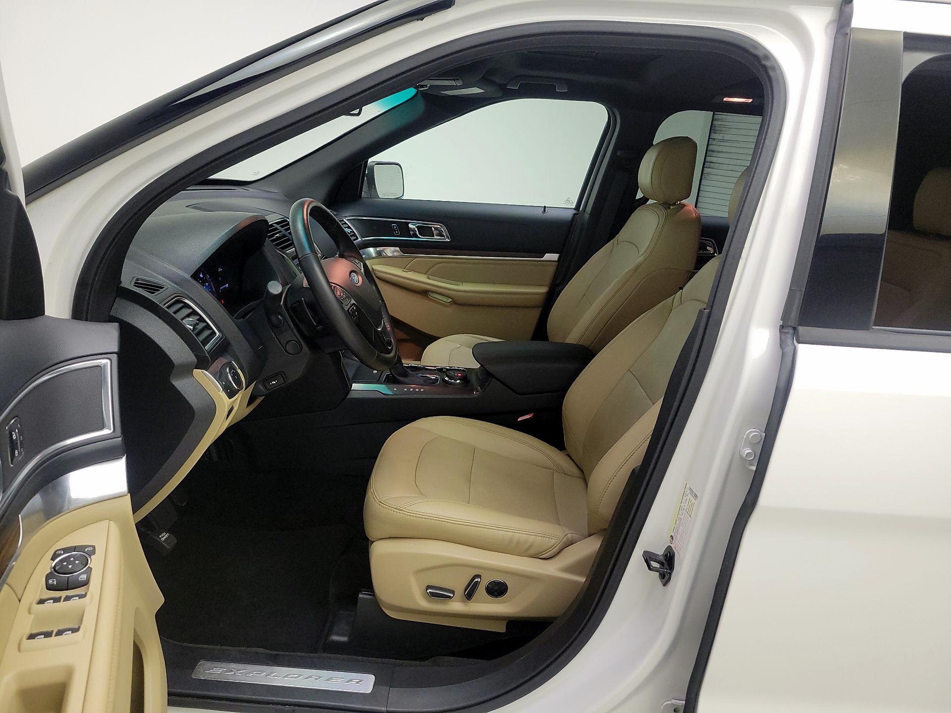 Thumbnail: 2016 Ford Explorer - 11