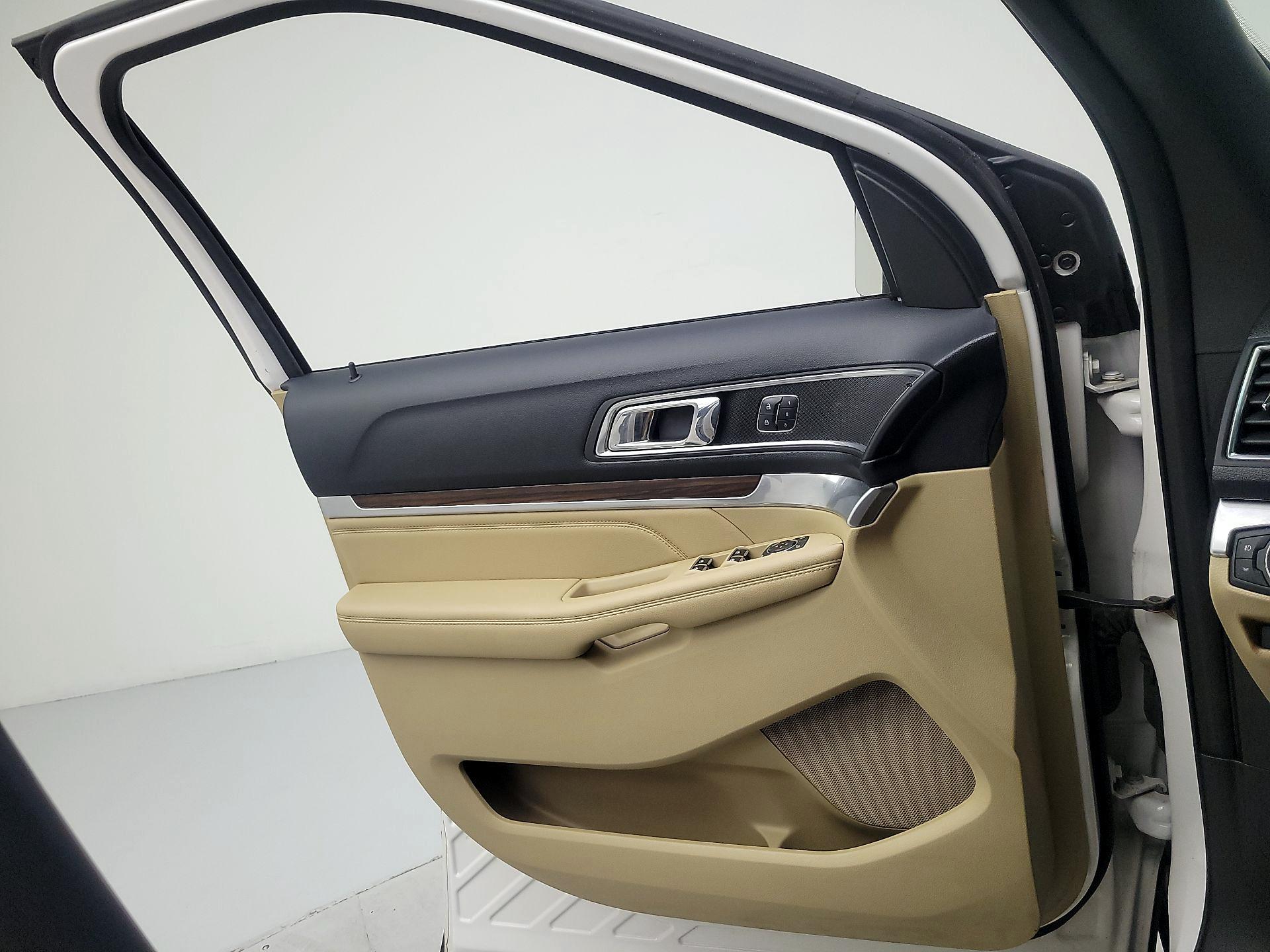 Thumbnail: 2016 Ford Explorer - 12