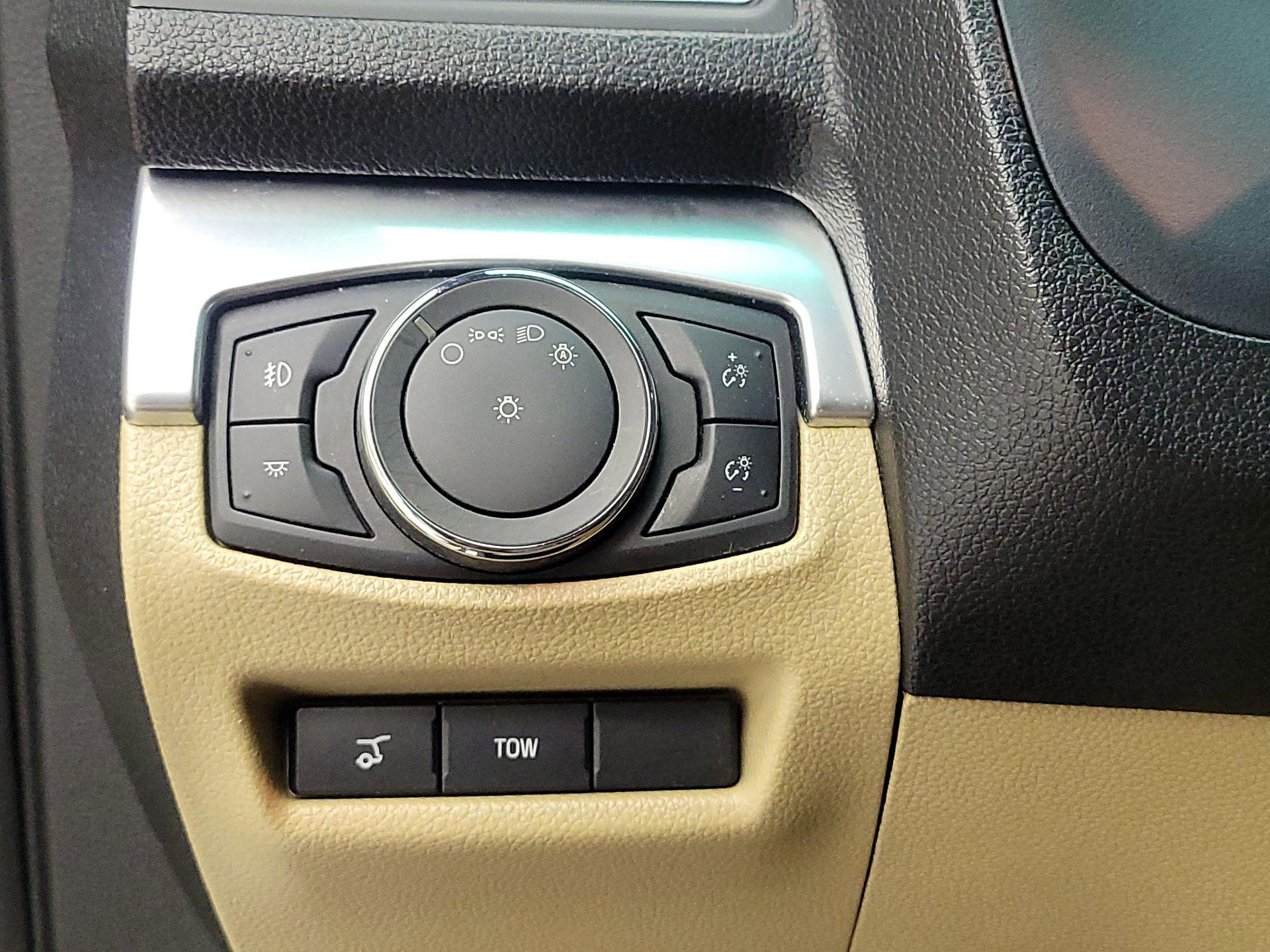 Thumbnail: 2016 Ford Explorer - 13