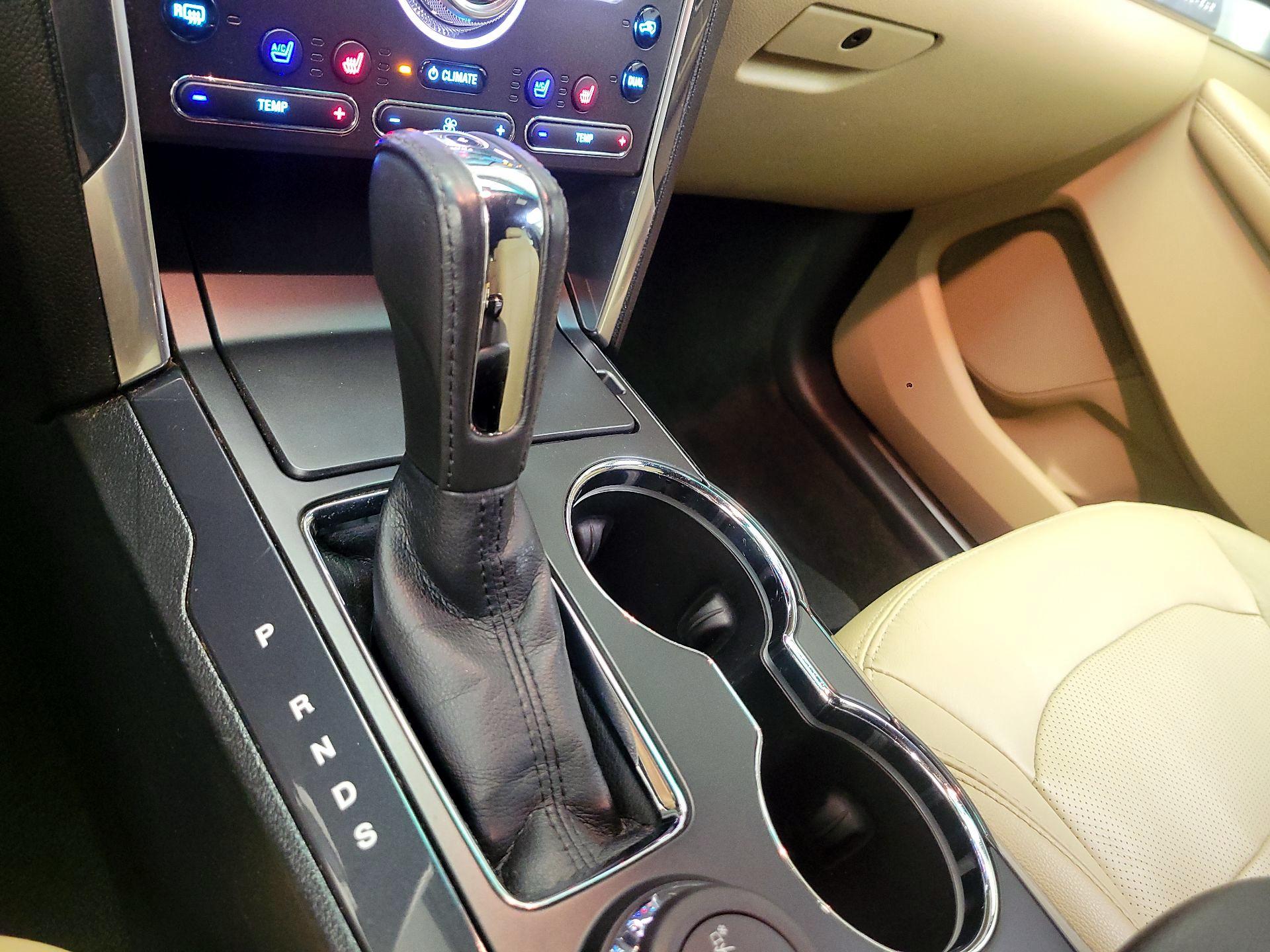 Thumbnail: 2016 Ford Explorer - 17