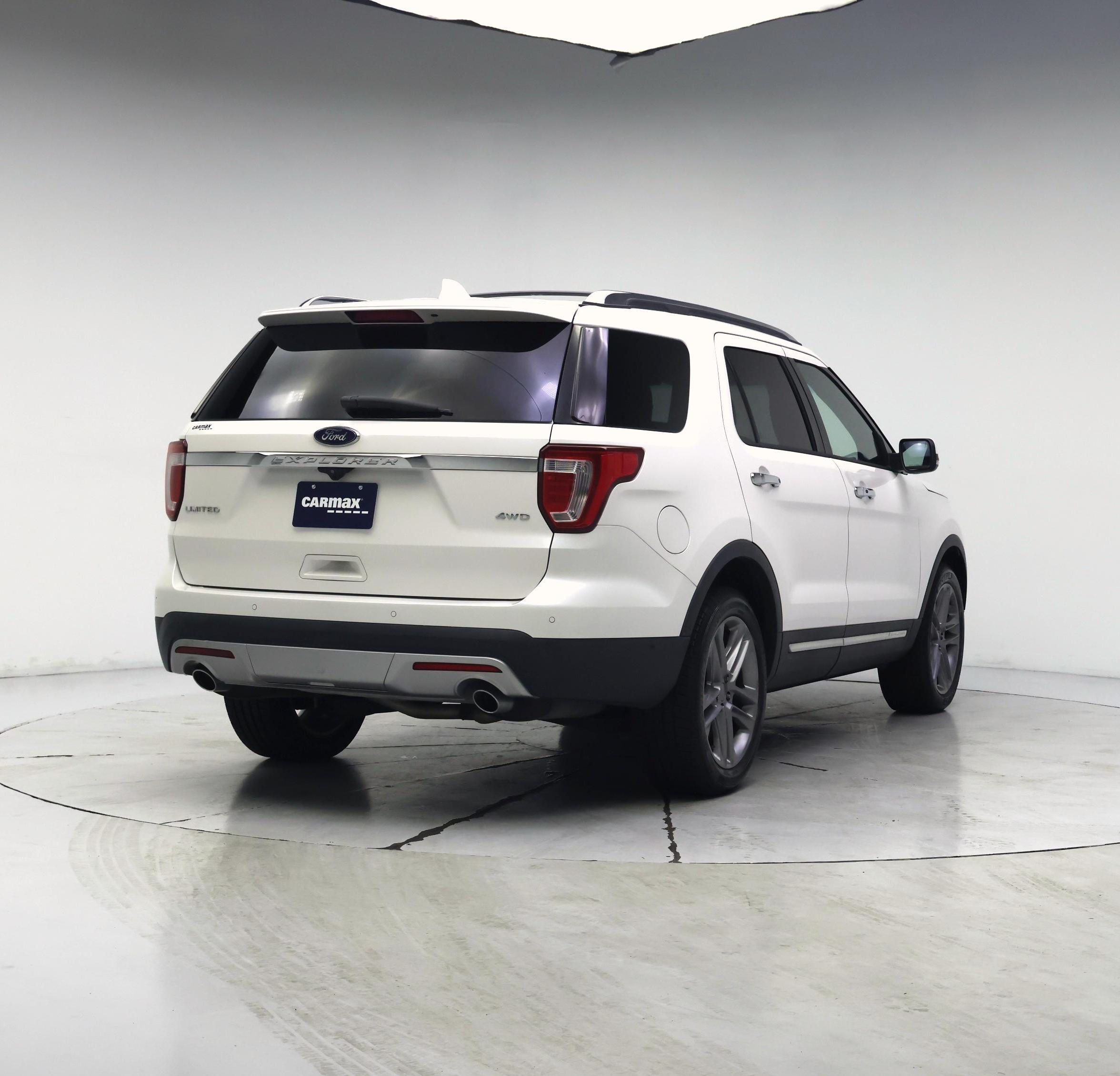 Thumbnail: 2016 Ford Explorer - 8