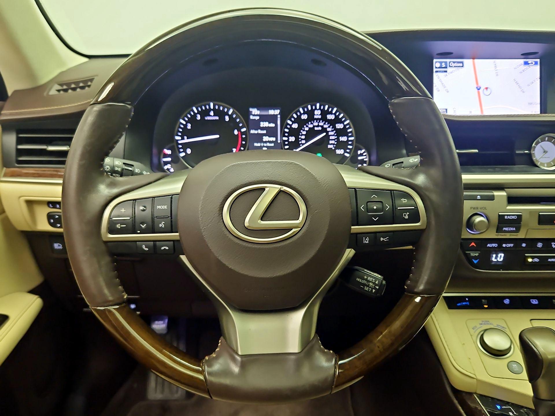 Thumbnail: 2016 Lexus ES - 10
