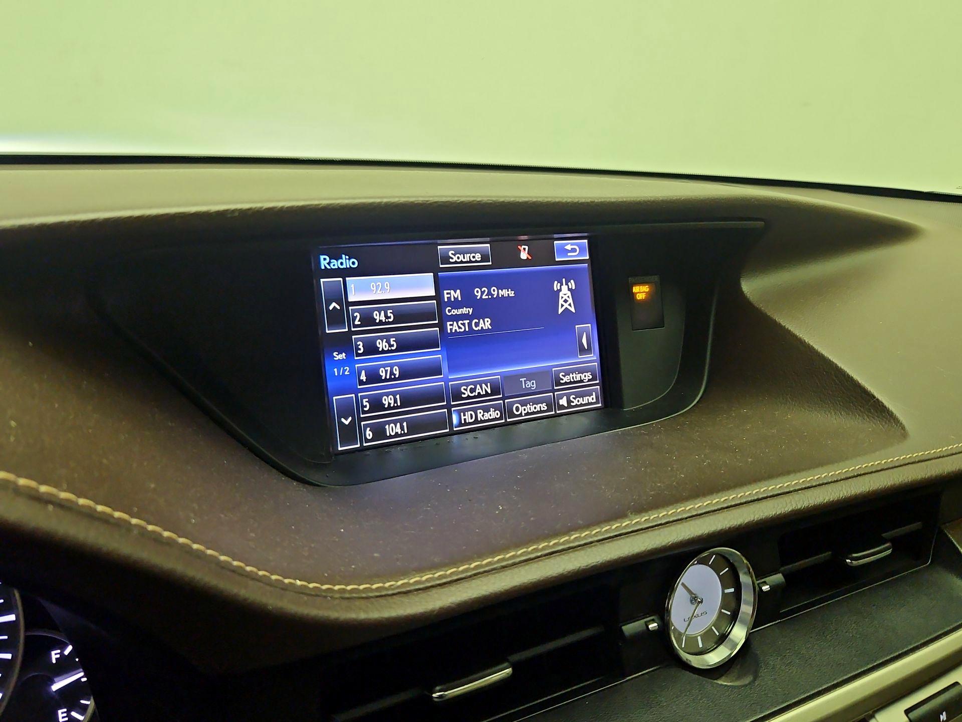 Thumbnail: 2016 Lexus ES - 16