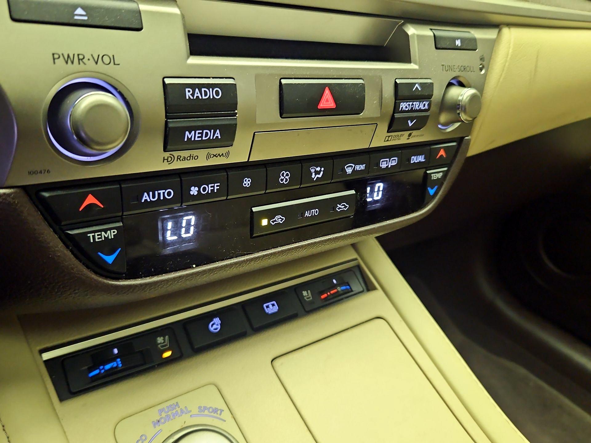 Thumbnail: 2016 Lexus ES - 17