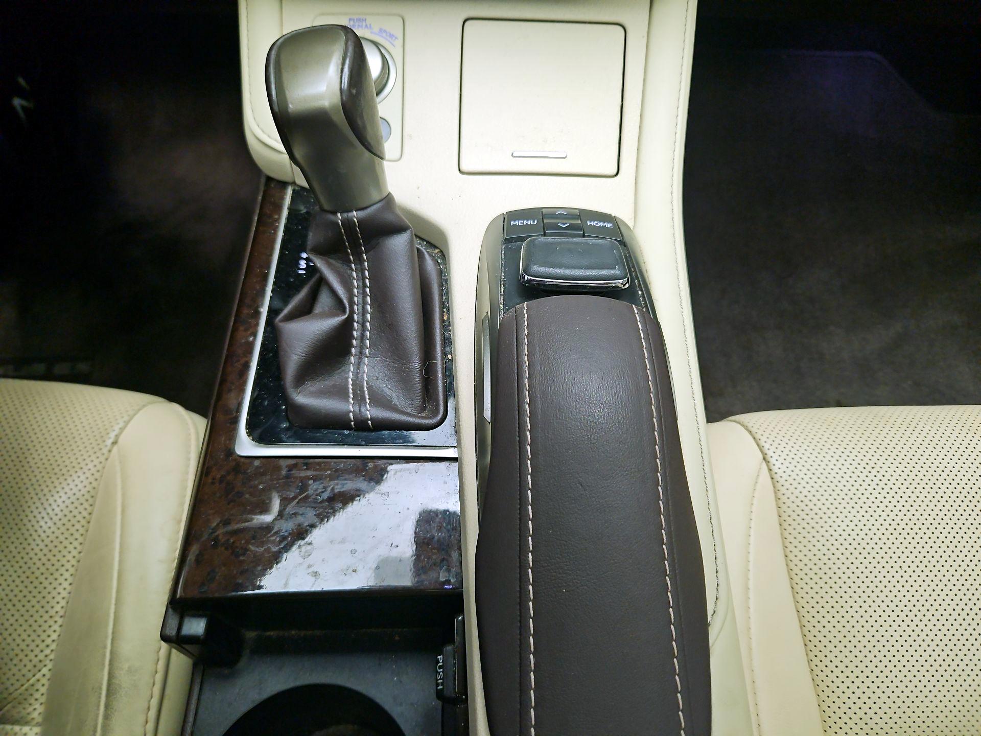 Thumbnail: 2016 Lexus ES - 18